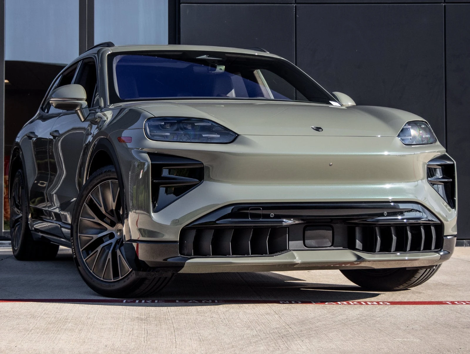 2026 Porsche Cayenne Turbo Electric (E4), 6/20