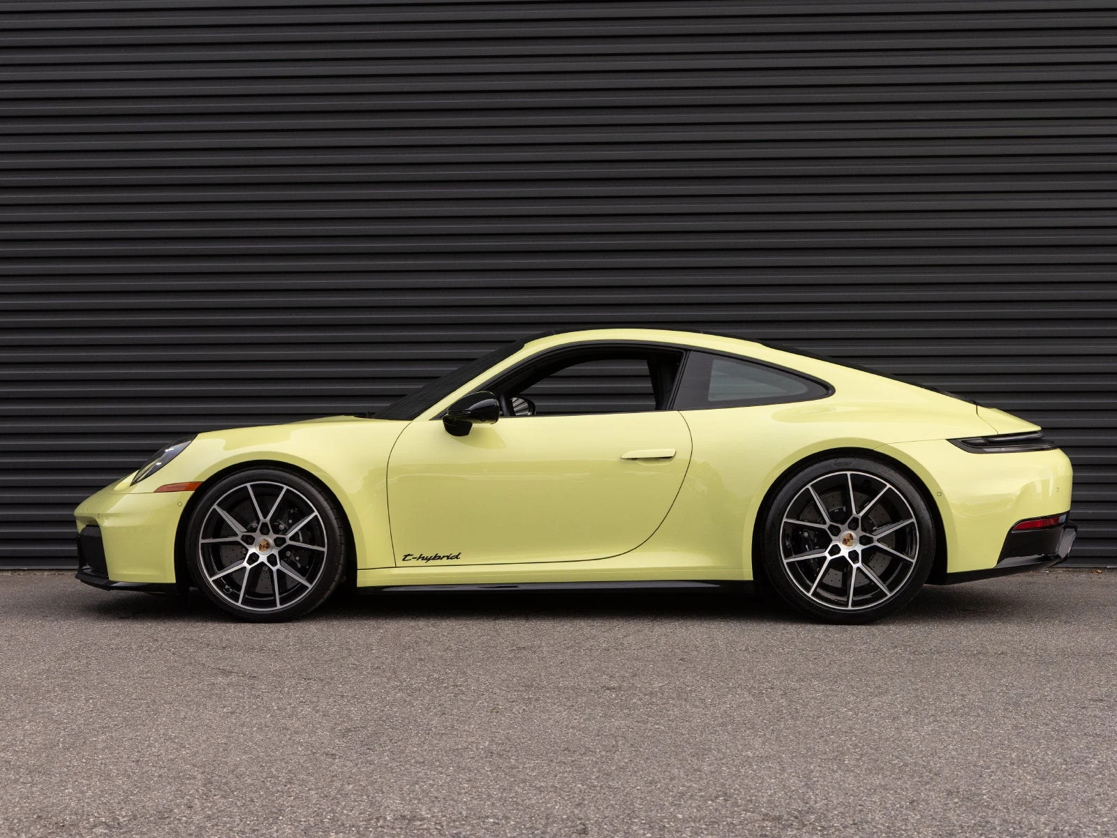 2025 Porsche 911 Carrera 4 GTS (992.2), 2/20