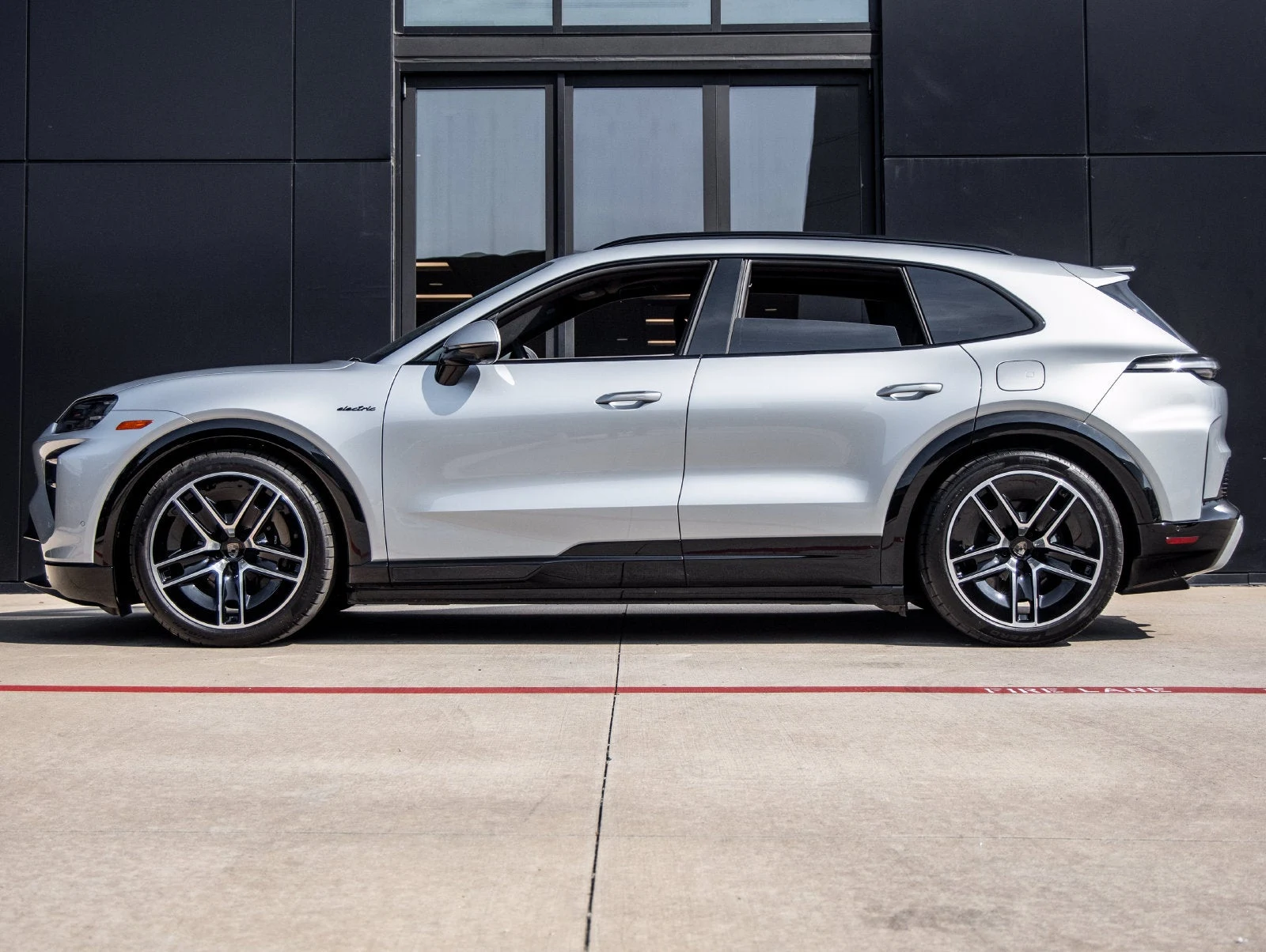 2026 Porsche Cayenne Turbo Electric (E4), 2/20