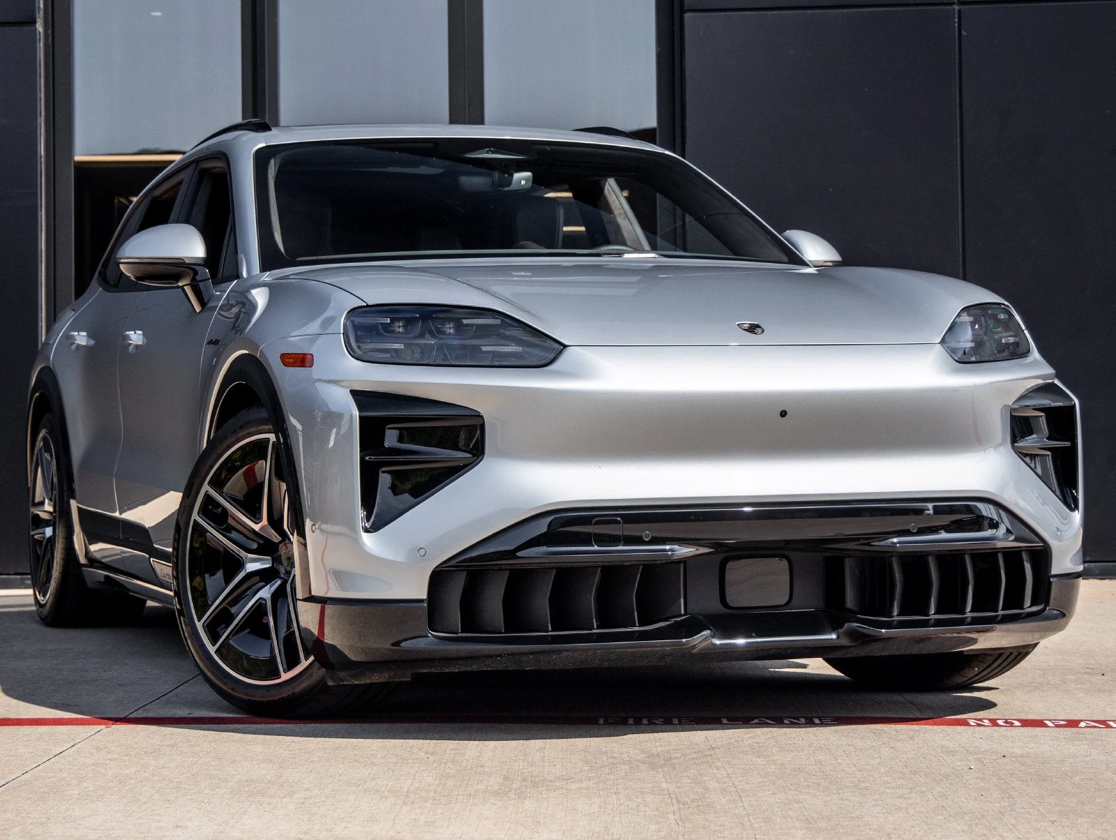 2026 Porsche Cayenne Turbo Electric (E4), 6/20