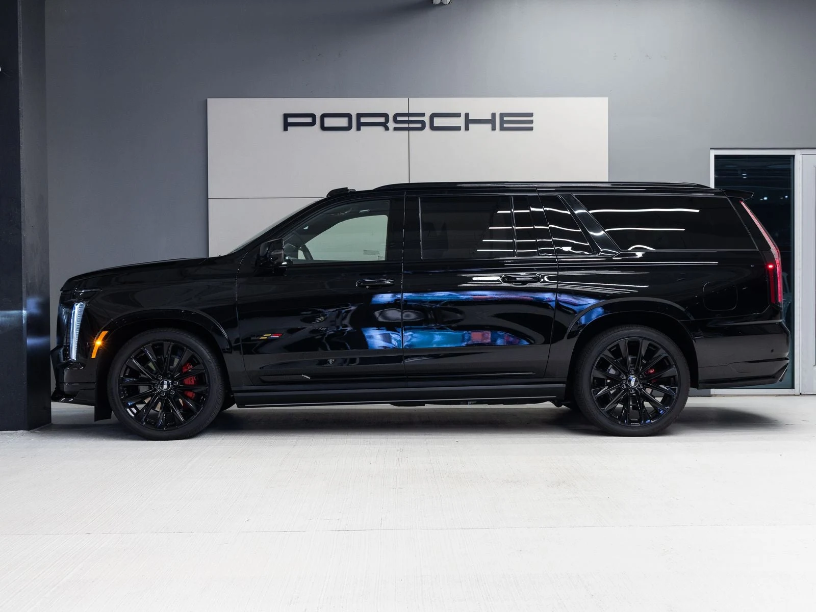 2026 Cadillac Escalade ESV V-Series, 2/20