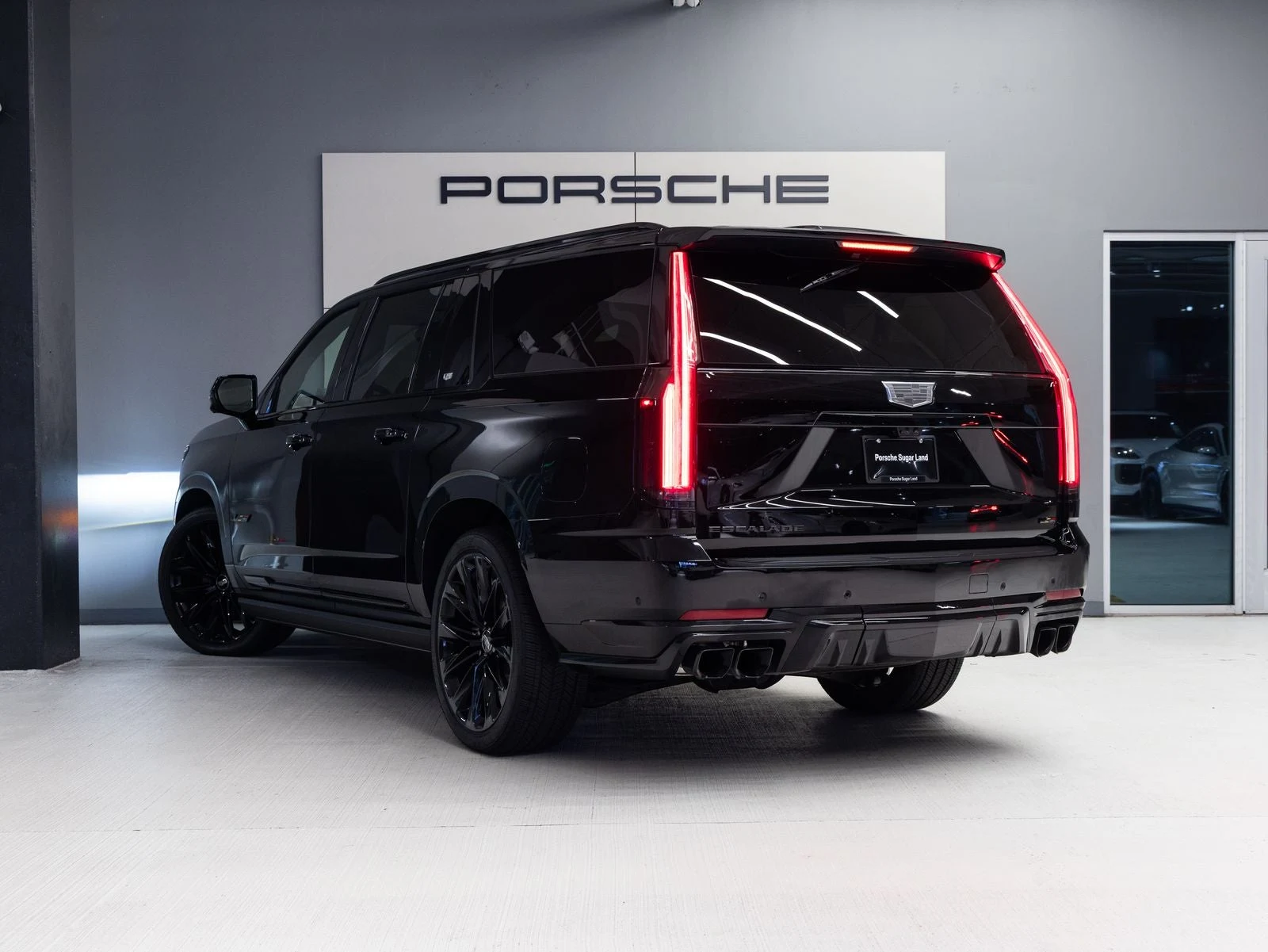 2026 Cadillac Escalade ESV V-Series, 3/20