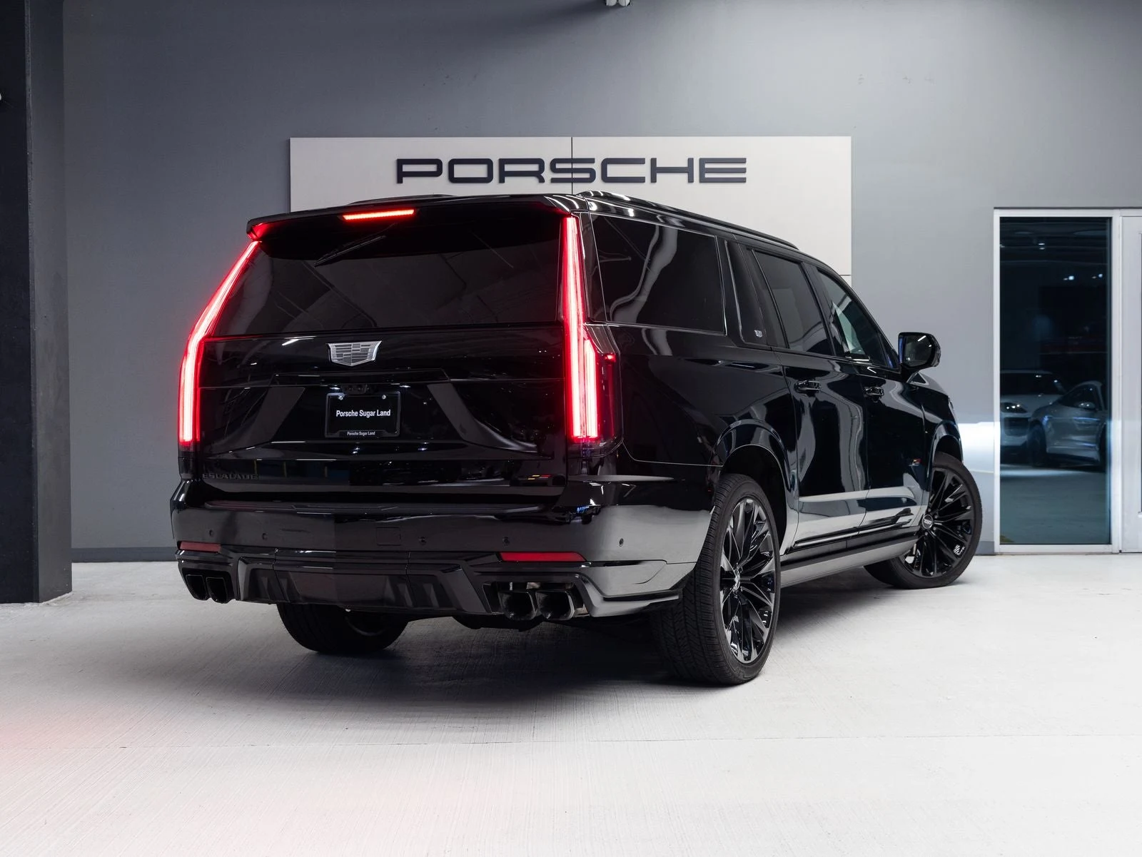 2026 Cadillac Escalade ESV V-Series, 7/20