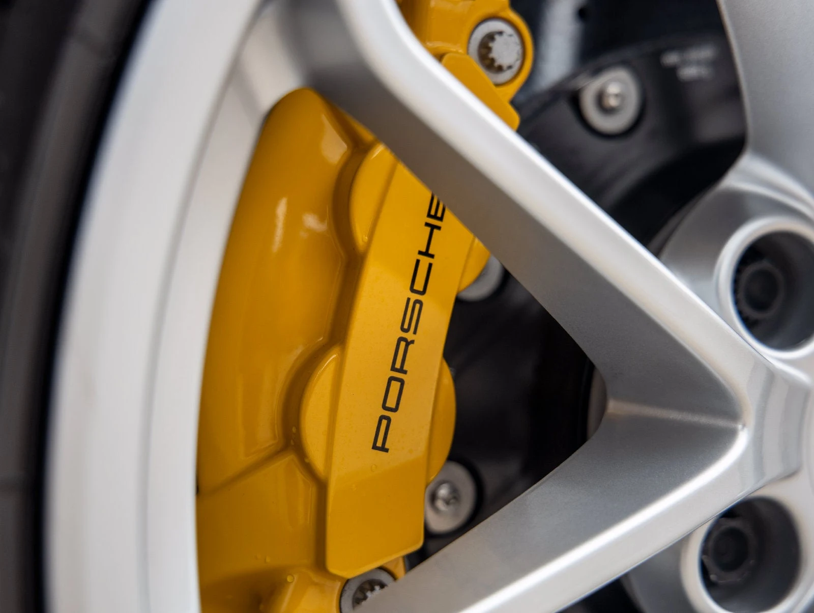 2021 Porsche 718 Cayman GT4, 16/20