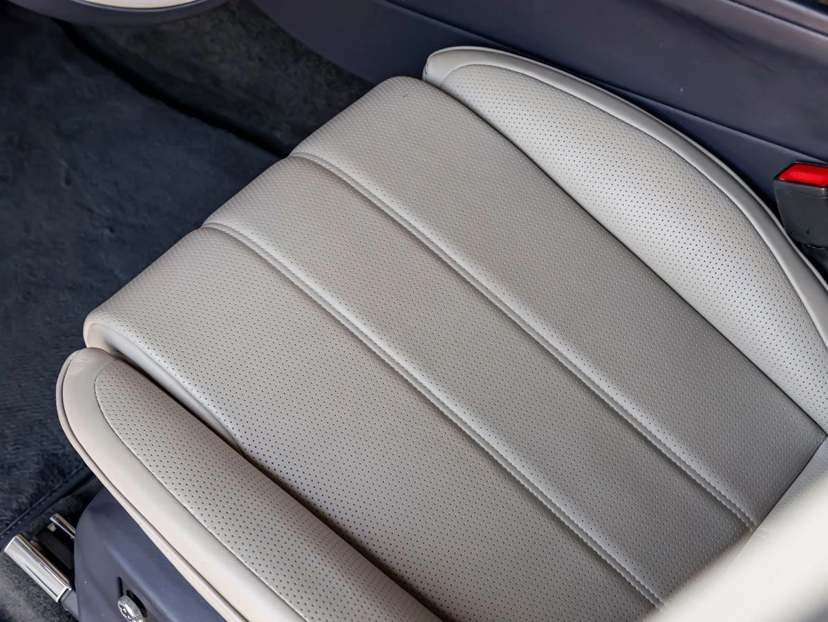 2024 Bentley Bentayga Azure V8, 18/20