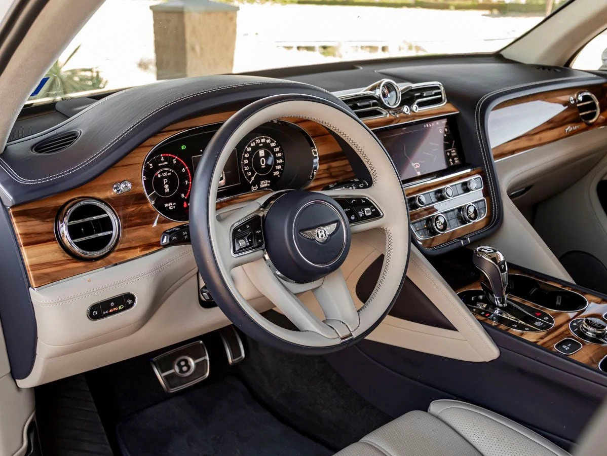2024 Bentley Bentayga Azure V8, 19/20