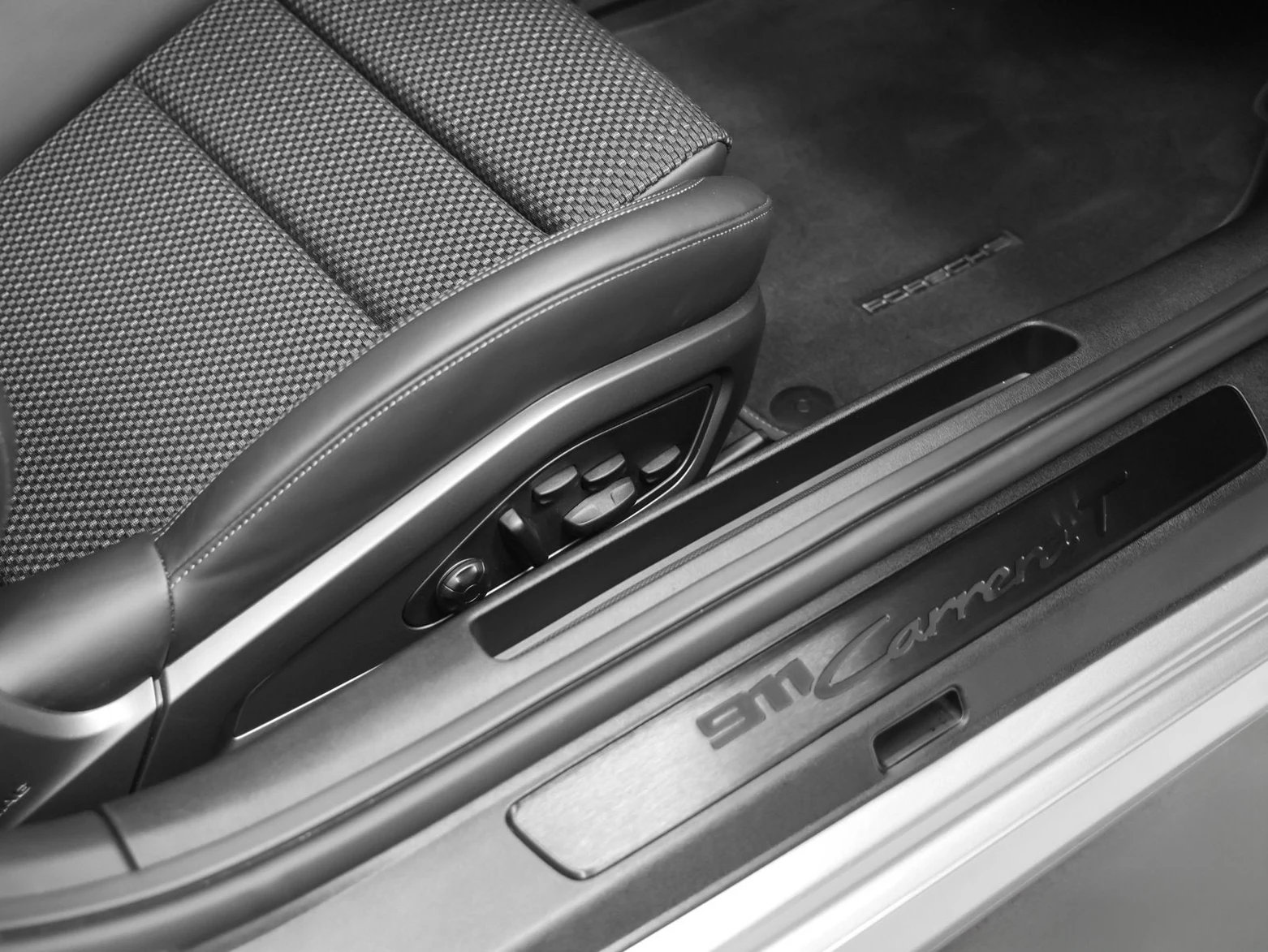 2024 Porsche 911 Carrera T (992.1), 19/20