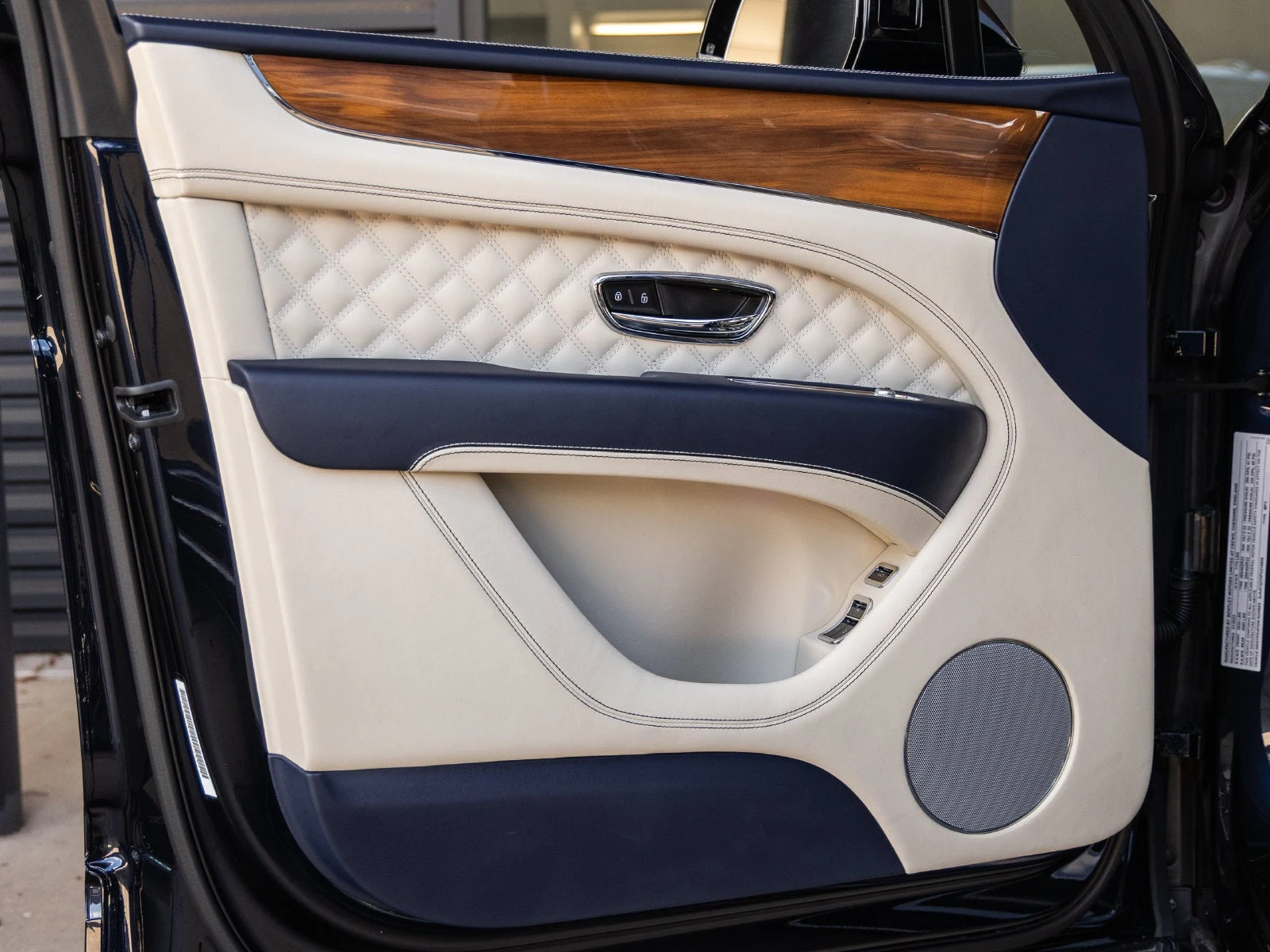 2023 Bentley Bentayga S, 19/20