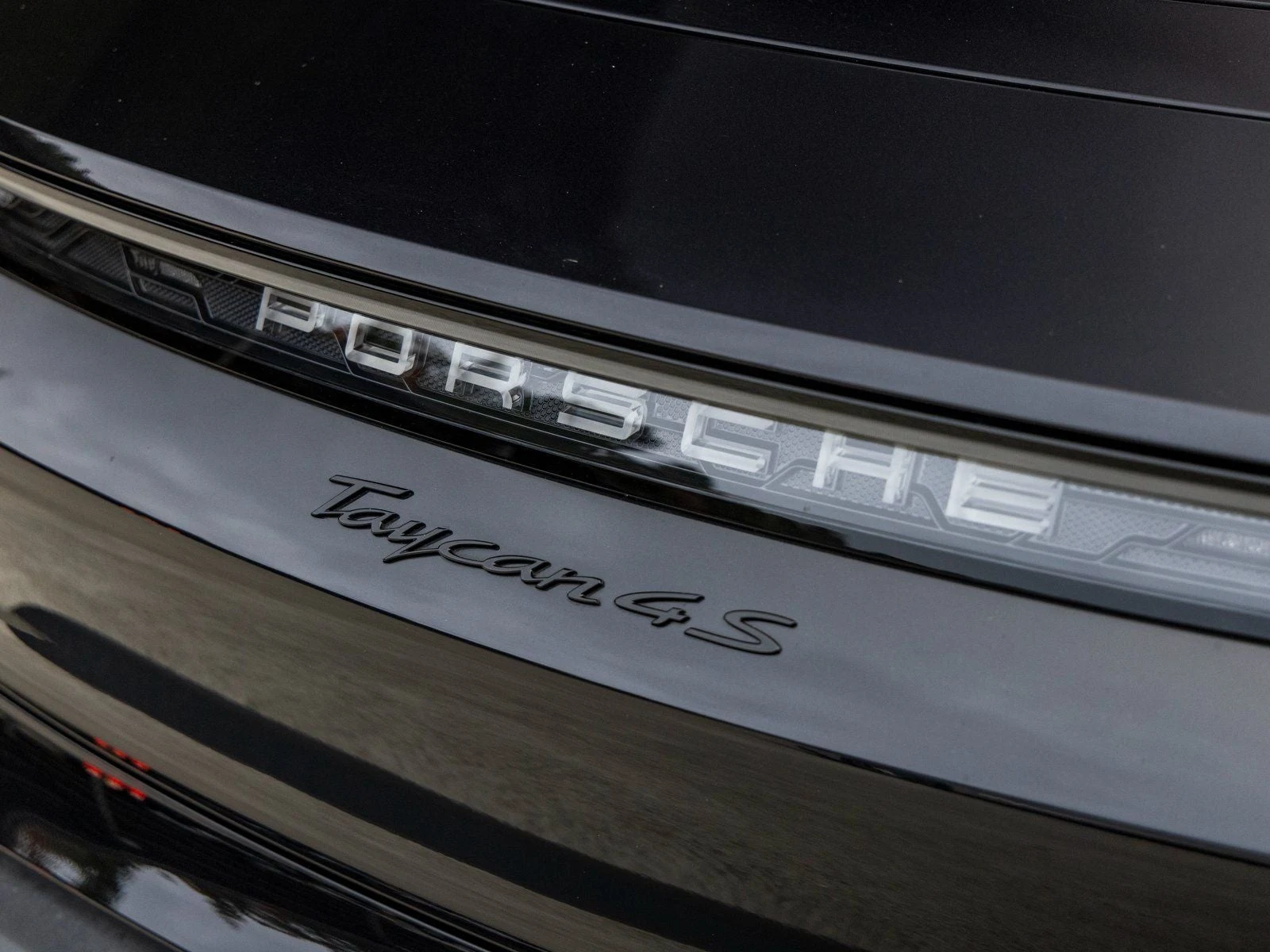 2025 Porsche Taycan 4S (2025 Update), 19/20