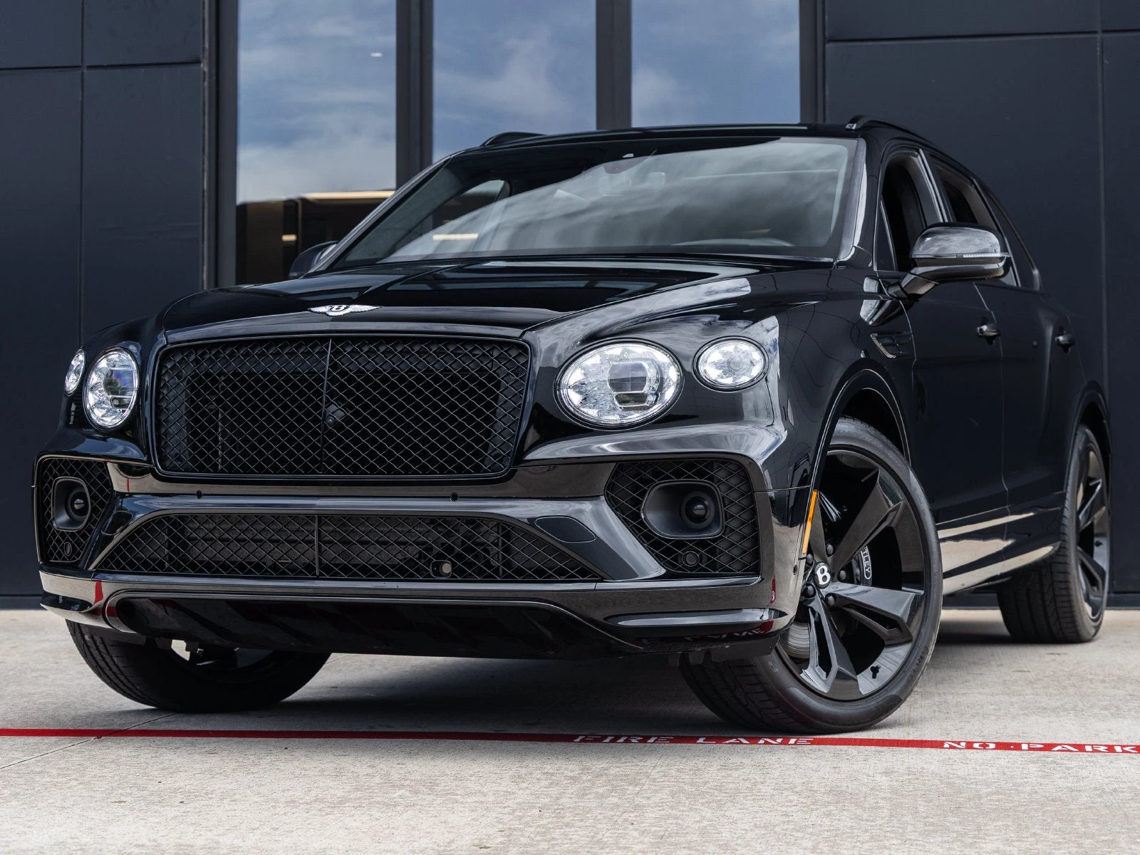 Bentley Bentayga V8 · Beluga · Indigo Auto Group