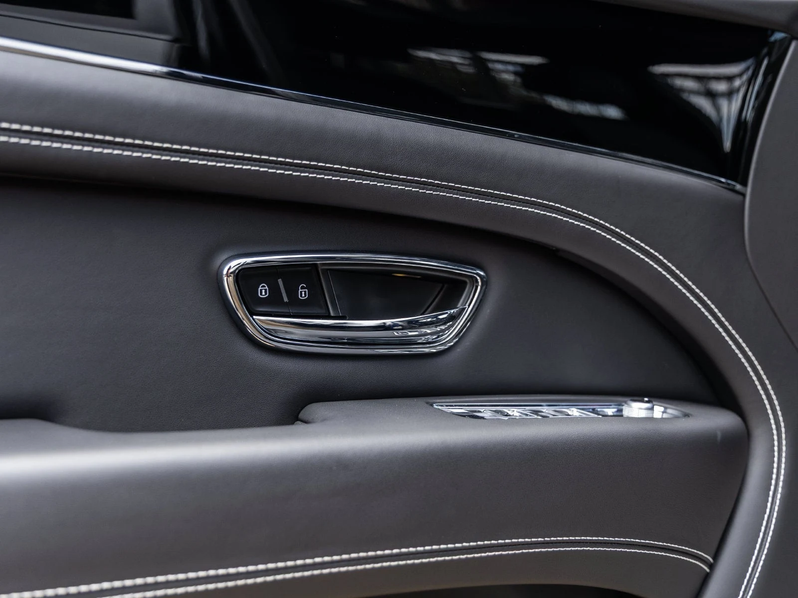 2023 Bentley Bentayga V8, 20/20