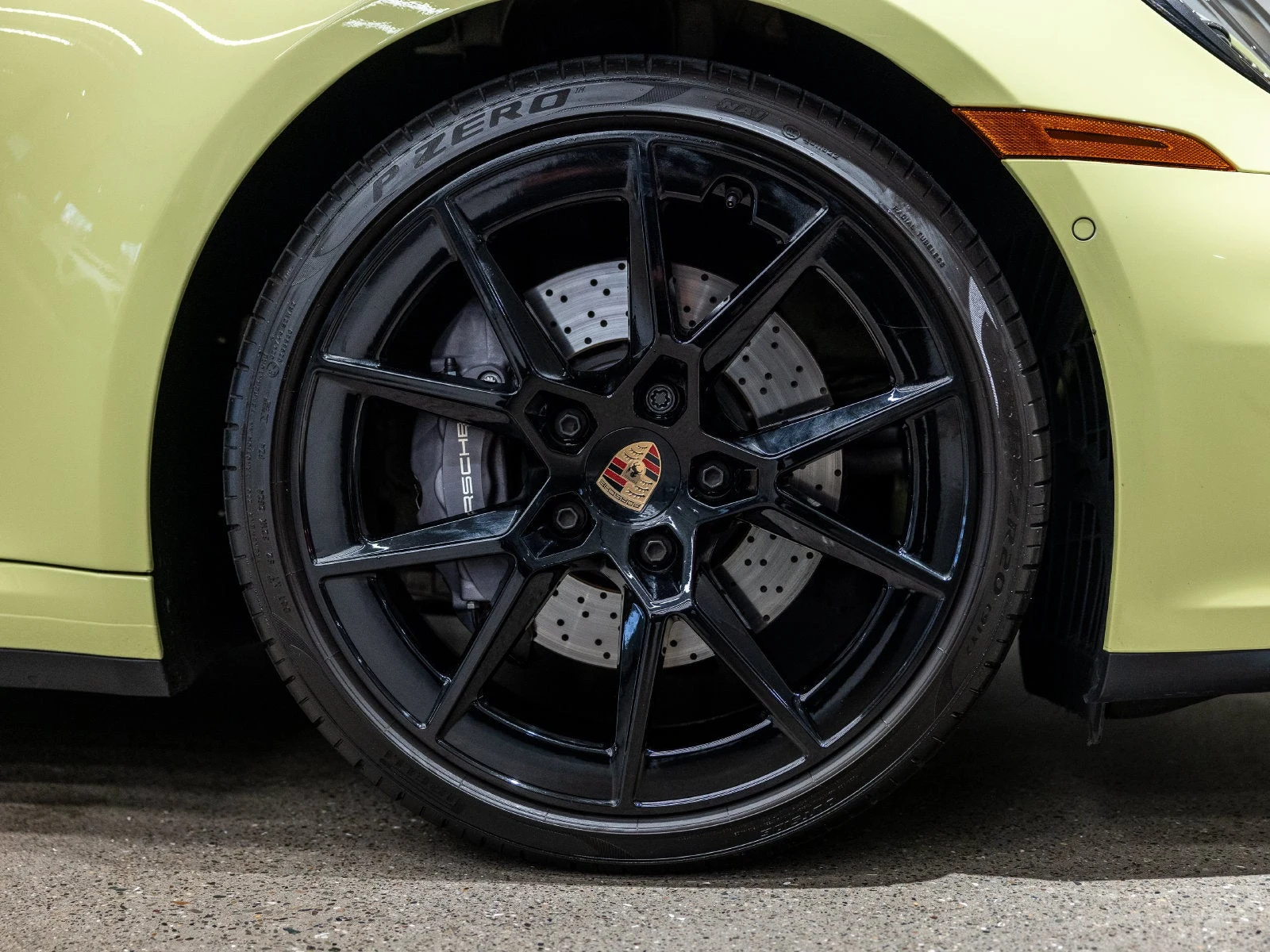 2025 Porsche 911 Carrera (992.2), 19/20
