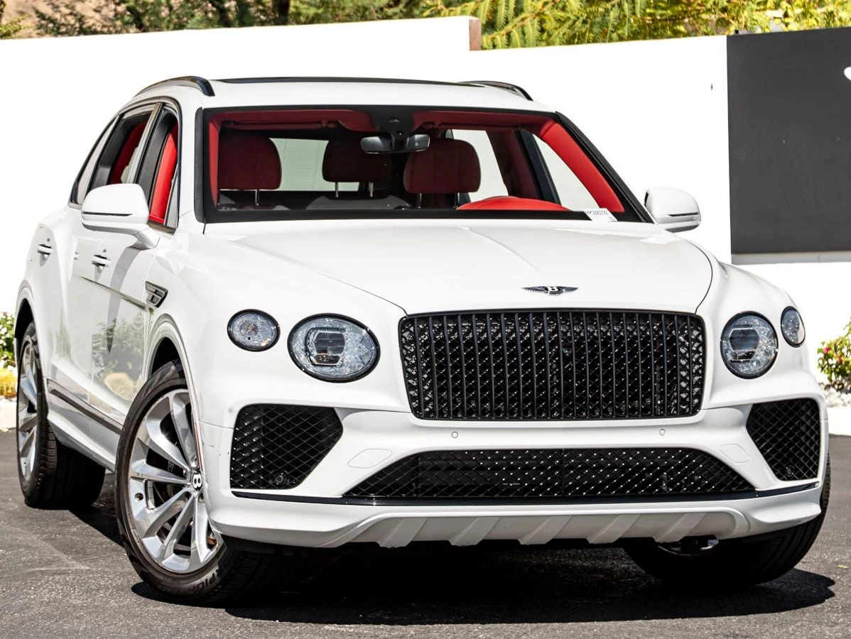 Bentley Bentayga EWB V8 · Snow Quartz Pearlescent By Mulliner · Indigo Auto Group