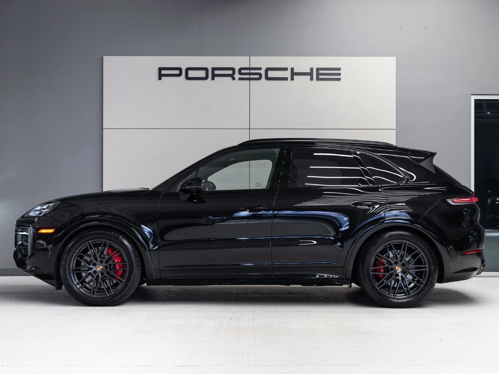 2025 Porsche Cayenne GTS (3rd Generation), 2/20