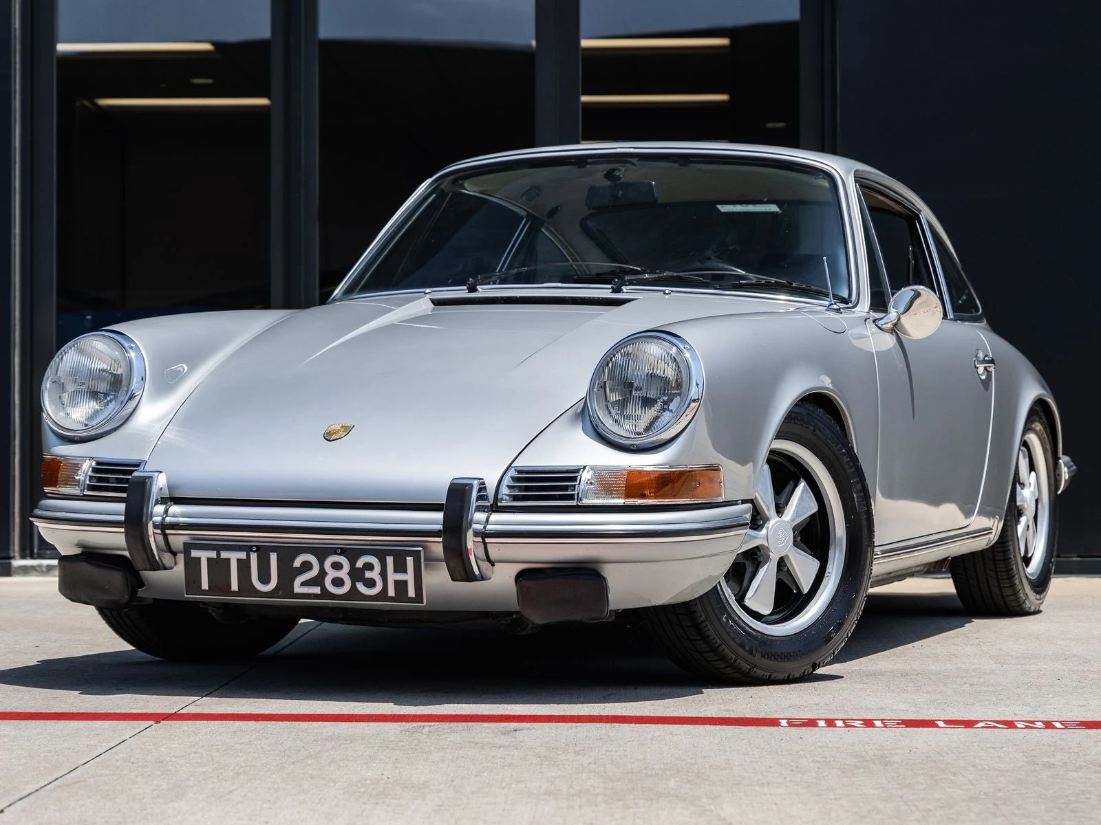 Porsche 911 T 2.2 Coupé · Silver Metallic · Indigo Auto Group