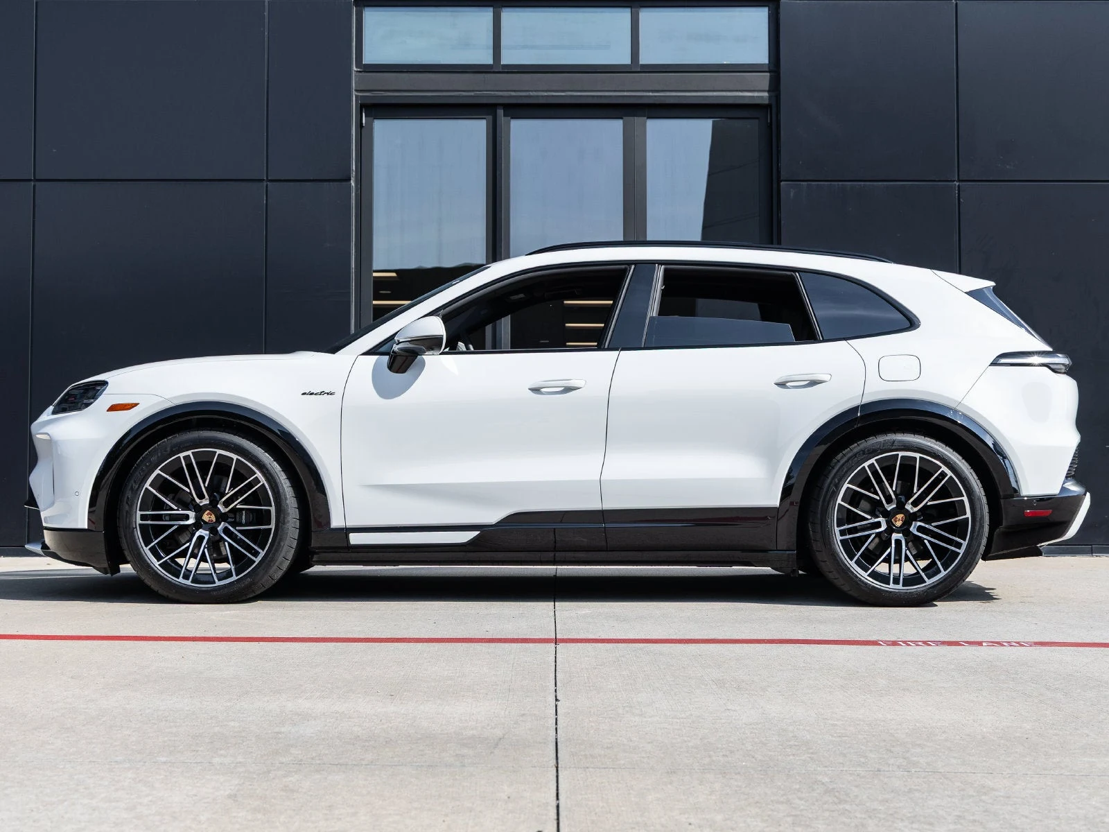 2026 Porsche Cayenne Electric (E4), 2/20