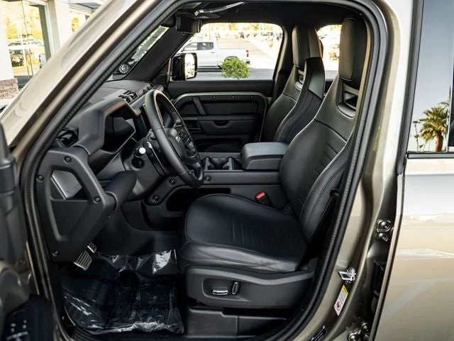 2025 Land Rover Defender OCTA (L663), 14/20