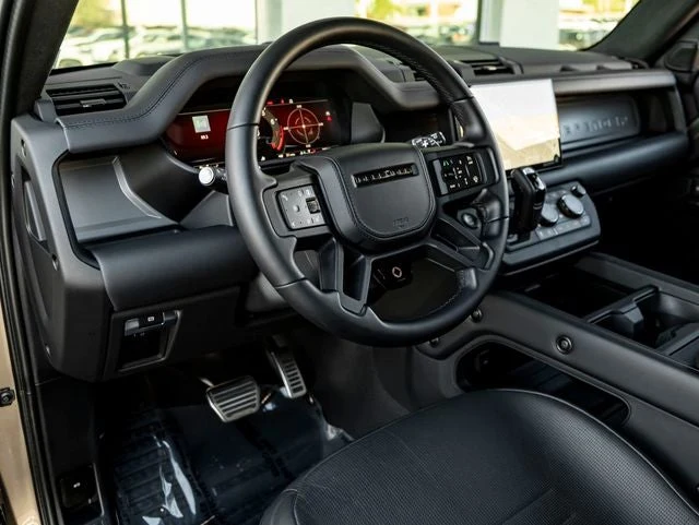 2025 Land Rover Defender OCTA (L663), 17/20
