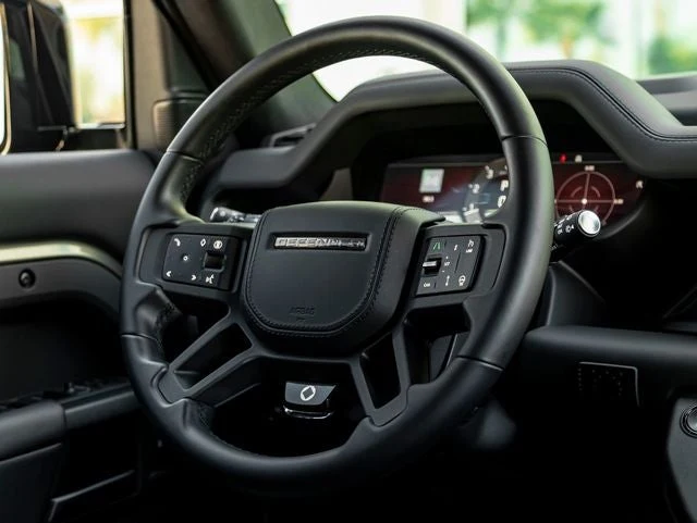 2025 Land Rover Defender OCTA (L663), 20/20