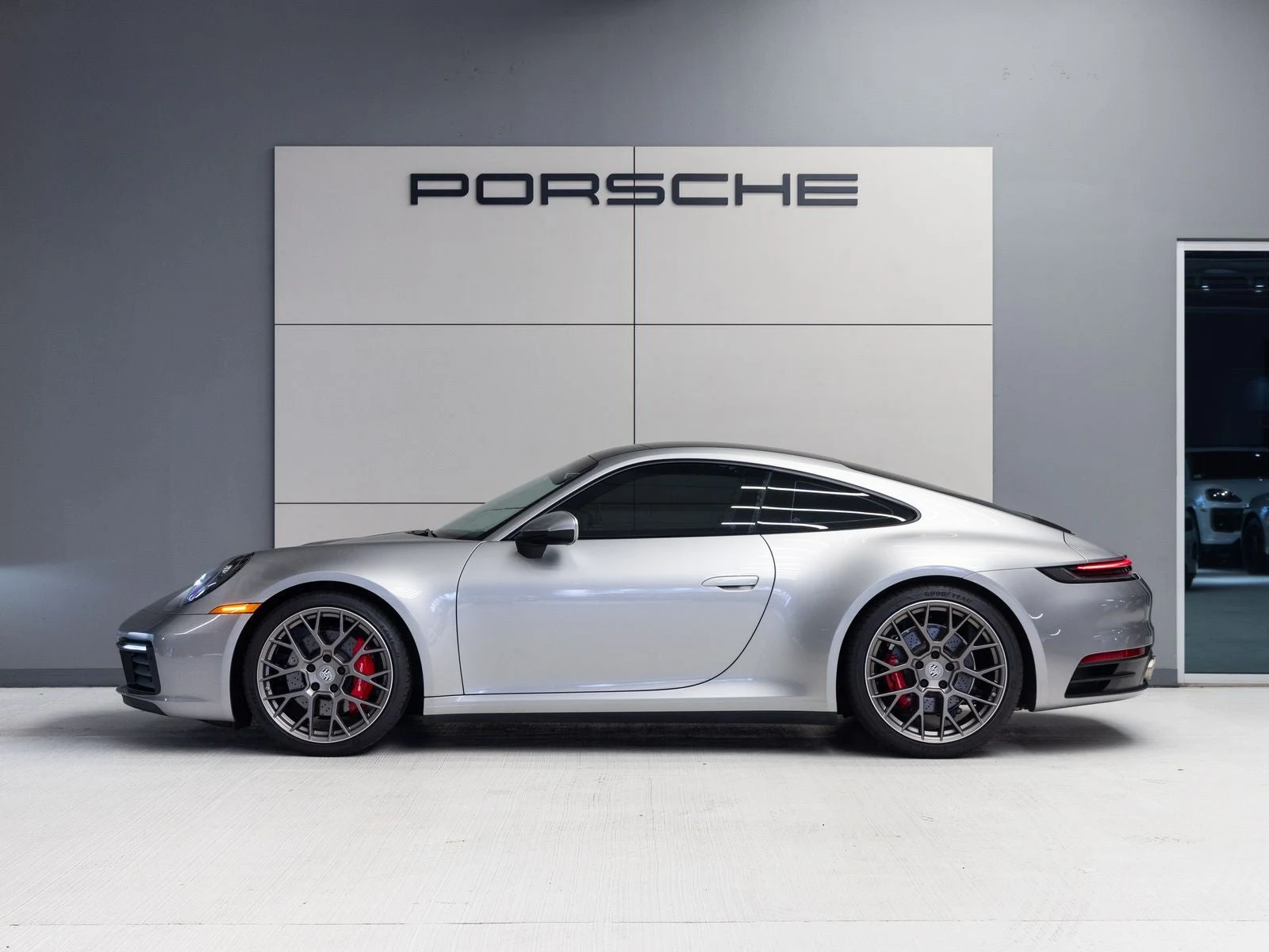 2020 Porsche 911 Carrera S (992.1), 2/20