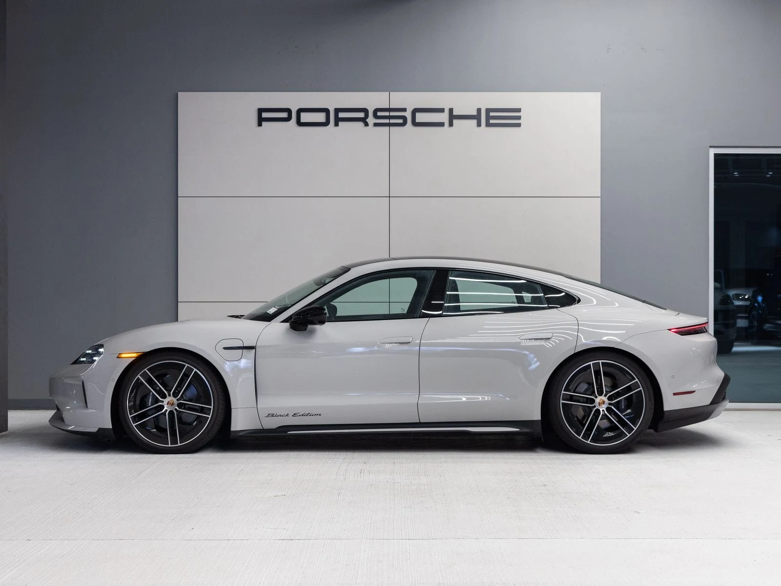 2026 Porsche Taycan 4 Black Edition (2025 Update), 2/20