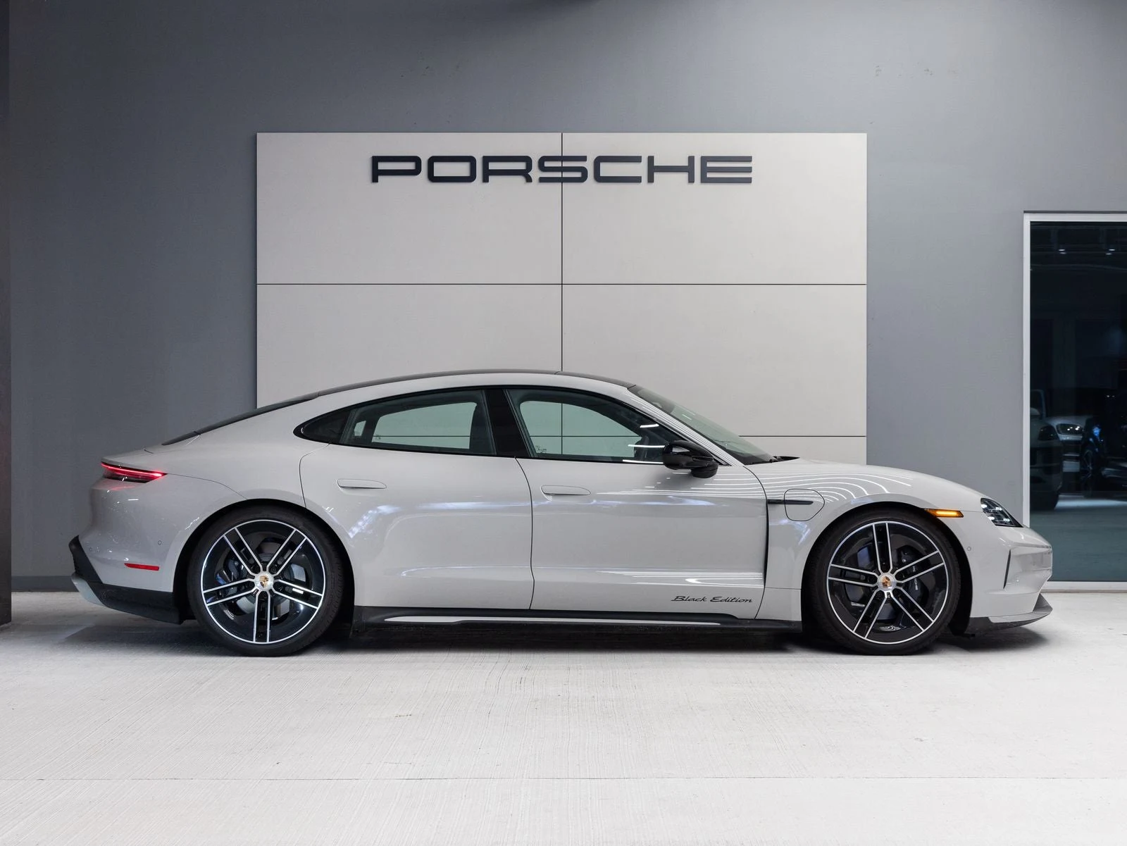 2026 Porsche Taycan 4 Black Edition (2025 Update), 8/20