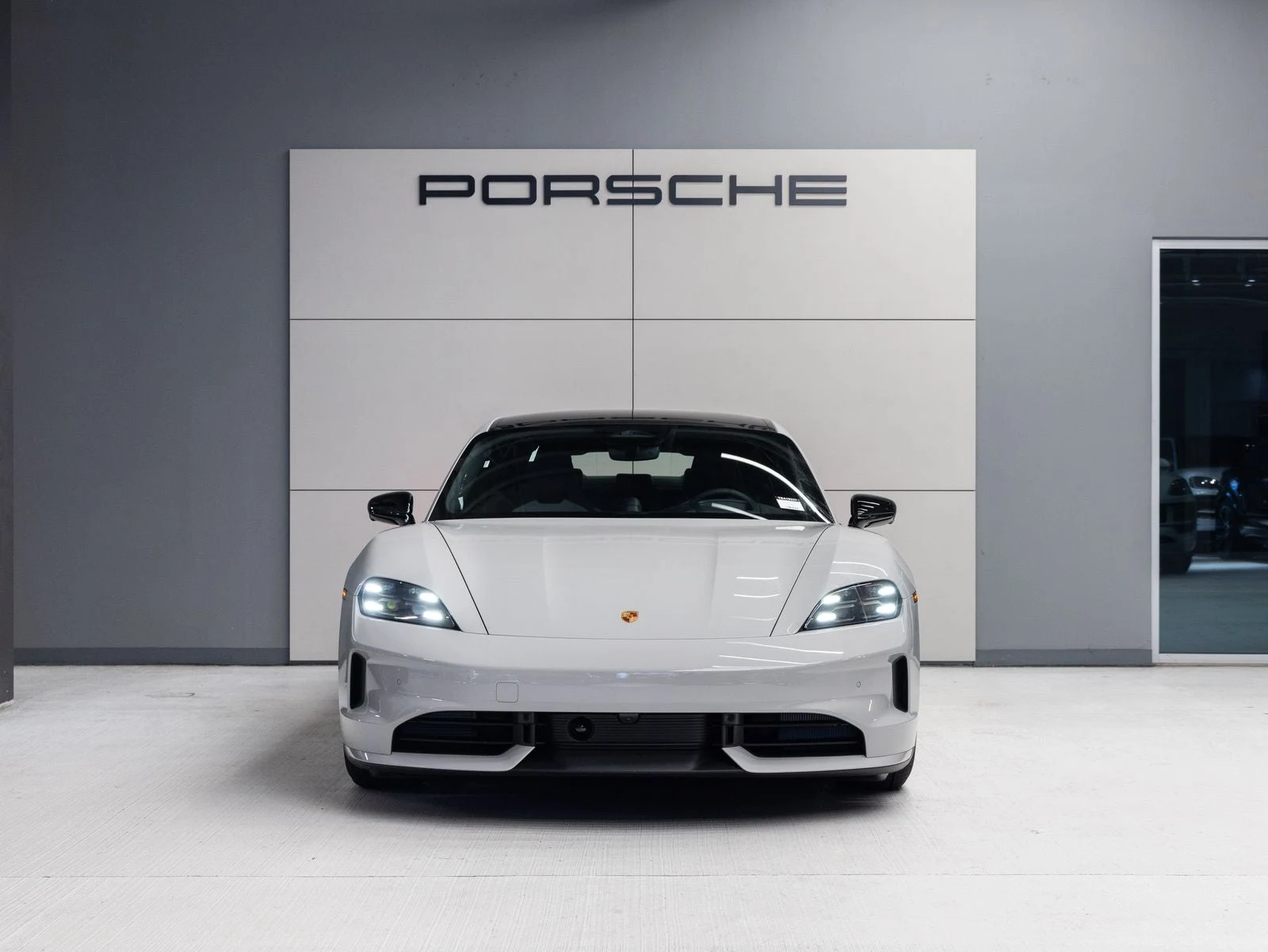 2026 Porsche Taycan 4 Black Edition (2025 Update), 10/20