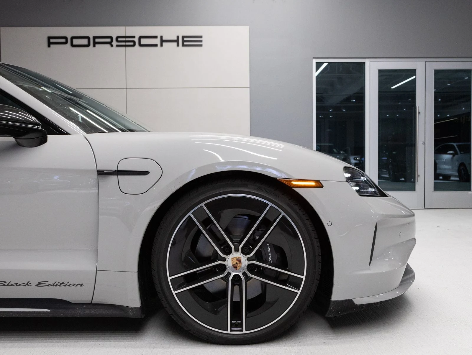 2026 Porsche Taycan 4 Black Edition (2025 Update), 11/20