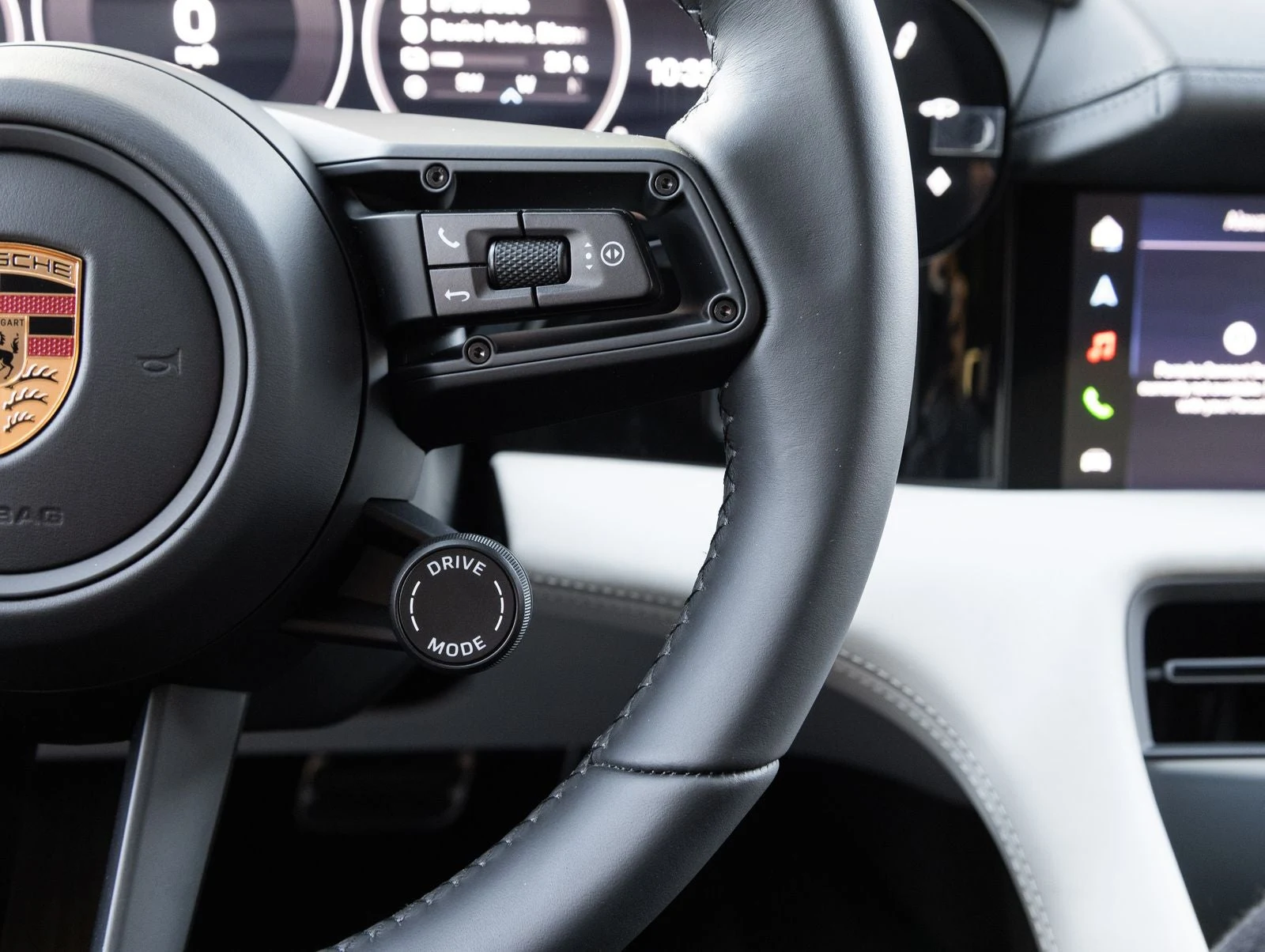2026 Porsche Taycan 4 Black Edition (2025 Update), 16/20