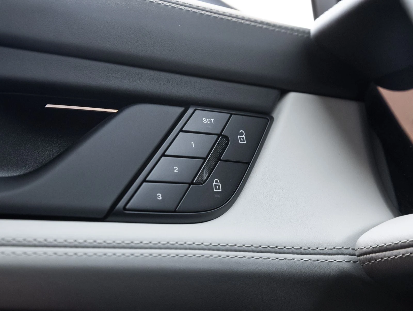 2026 Porsche Taycan 4 Black Edition (2025 Update), 19/20