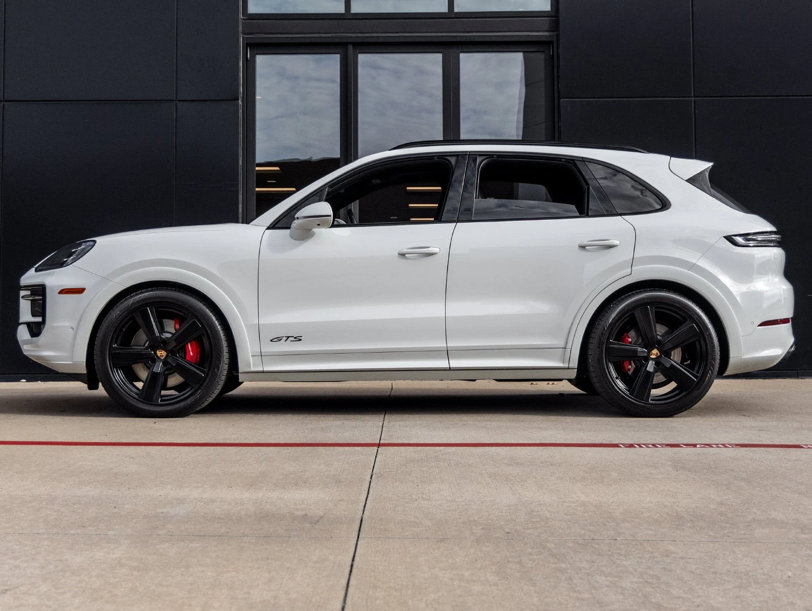 2025 Porsche Cayenne GTS (3rd Generation), 2/20