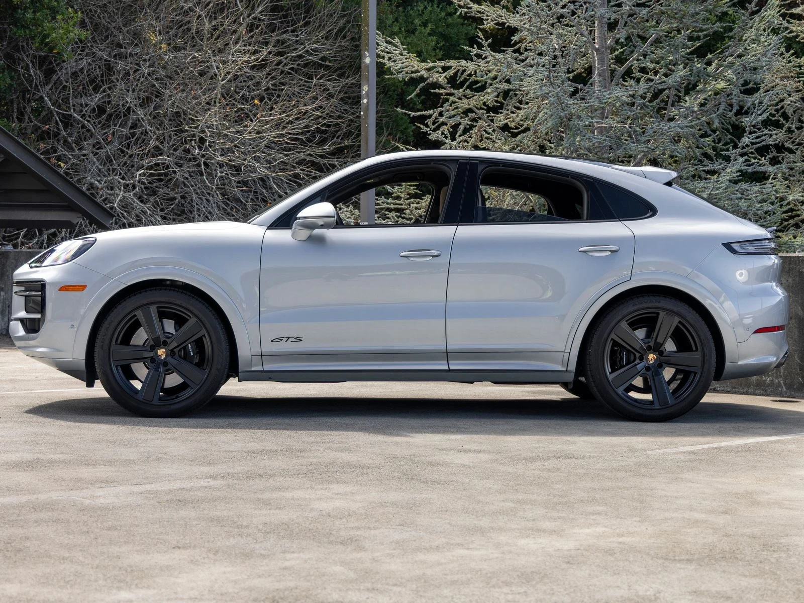 2025 Porsche Cayenne GTS Coupé (3rd Generation), 2/20