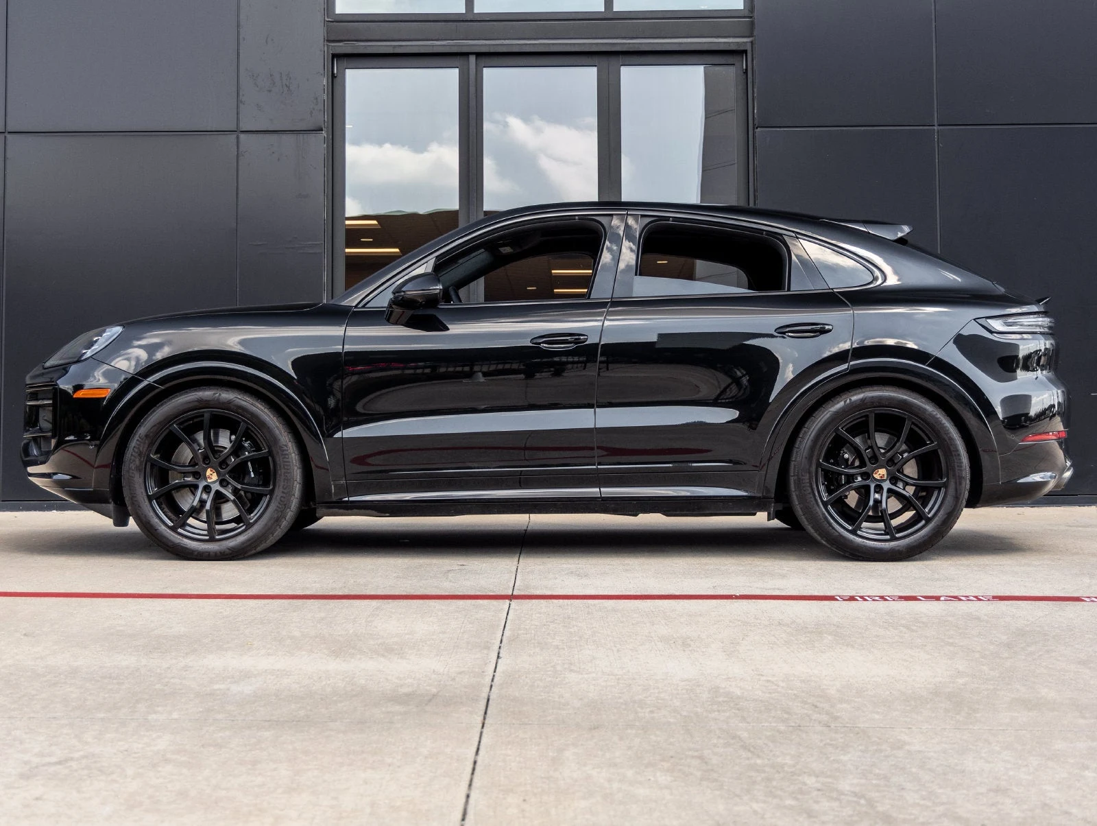 2025 Porsche Cayenne GTS Coupé (3rd Generation), 2/20