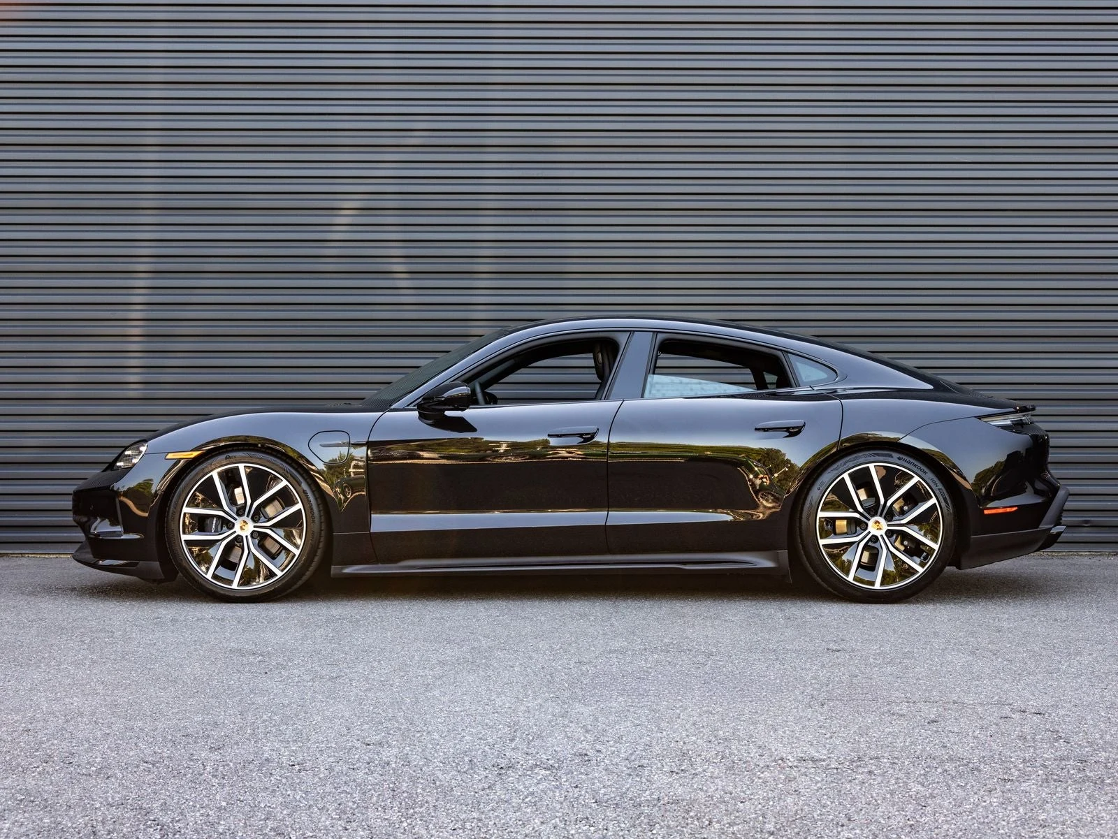 2026 Porsche Taycan Black Edition (2025 Update), 2/20