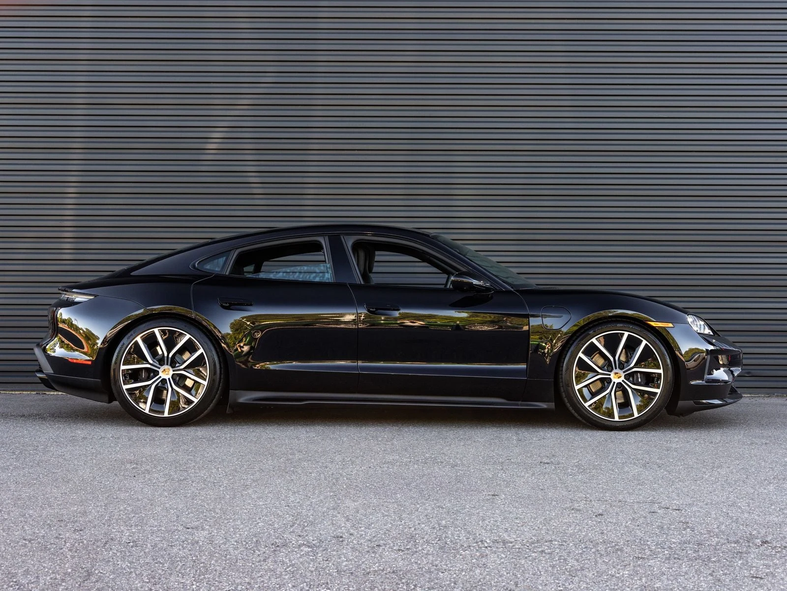 2026 Porsche Taycan Black Edition (2025 Update), 8/20
