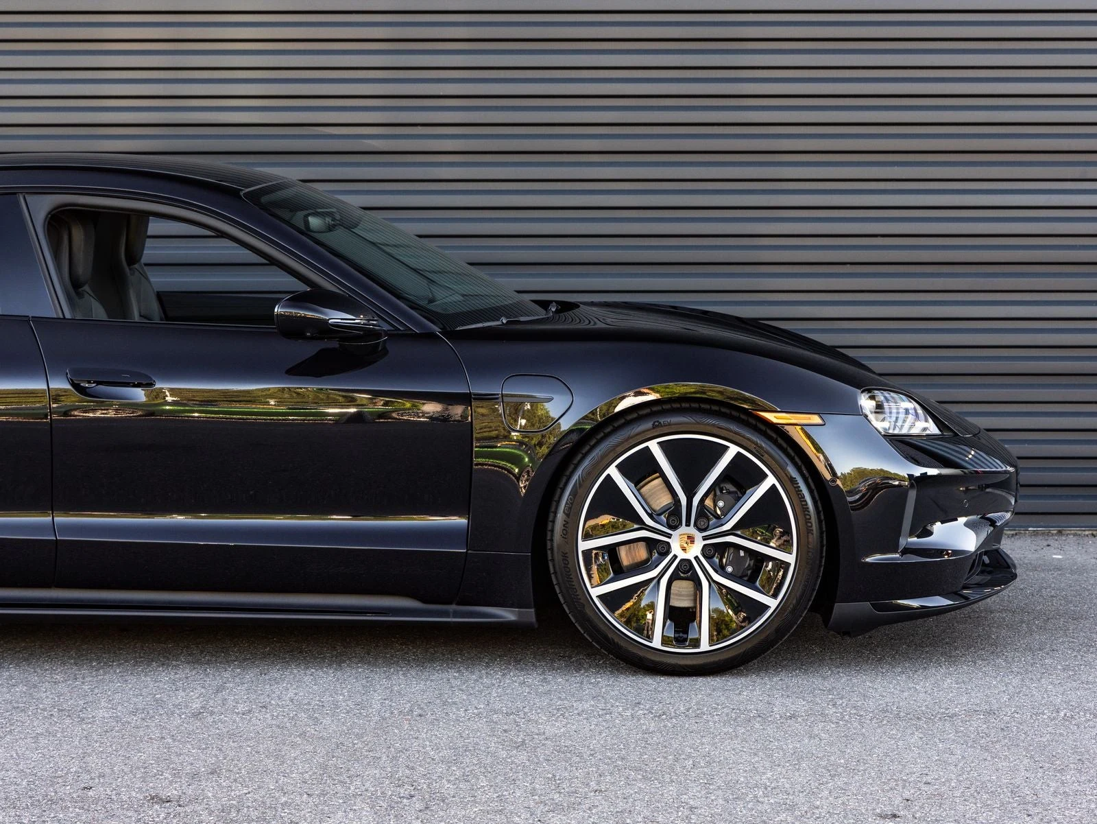 2026 Porsche Taycan Black Edition (2025 Update), 9/20
