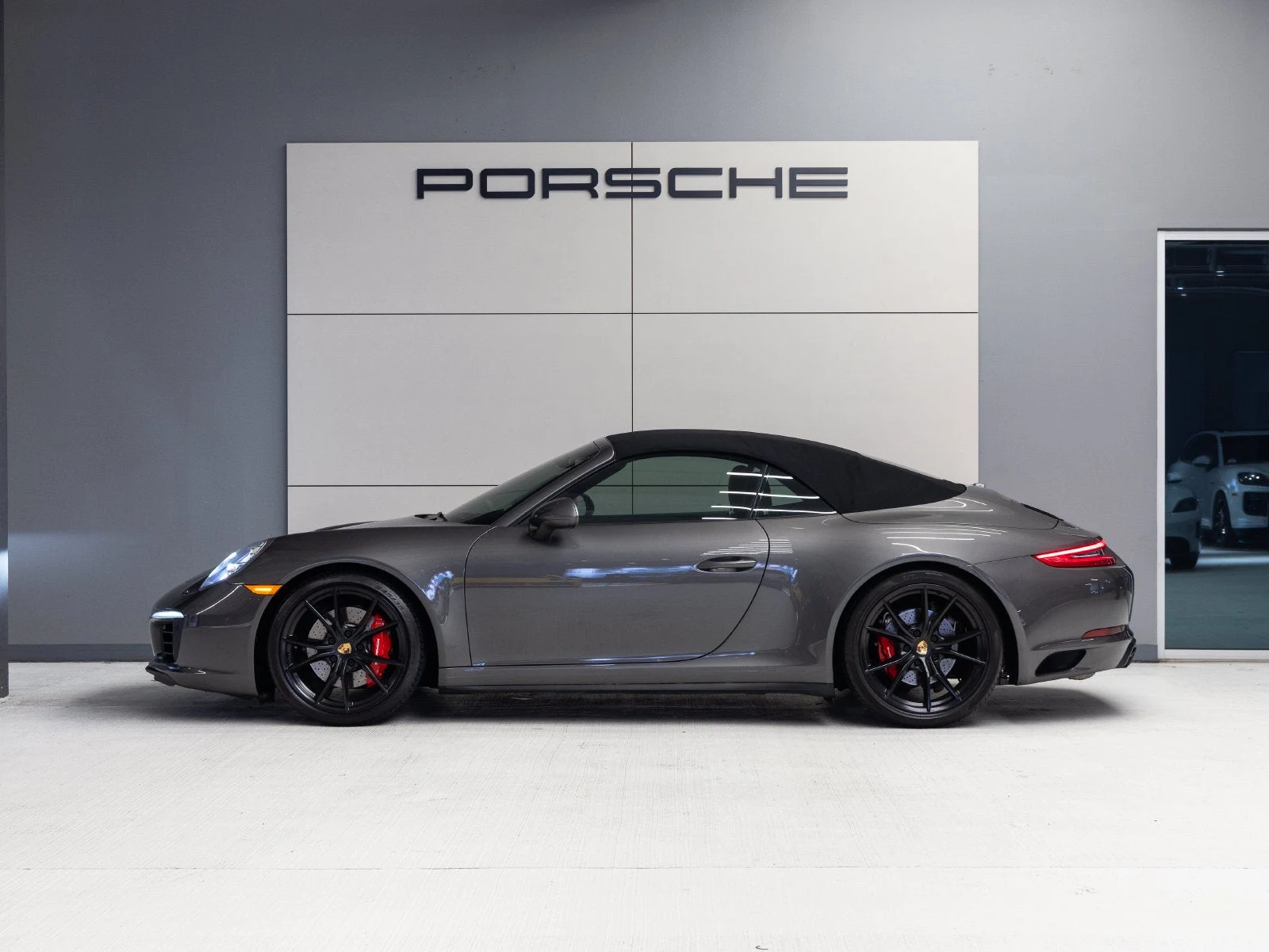 2017 Porsche 911 Carrera 4S Cabriolet (991.2), 2/20