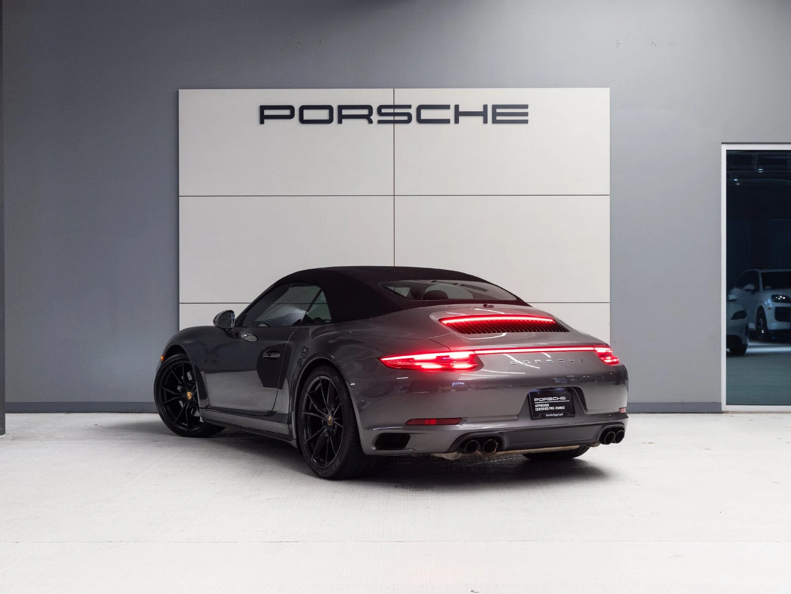 2017 Porsche 911 Carrera 4S Cabriolet (991.2), 3/20