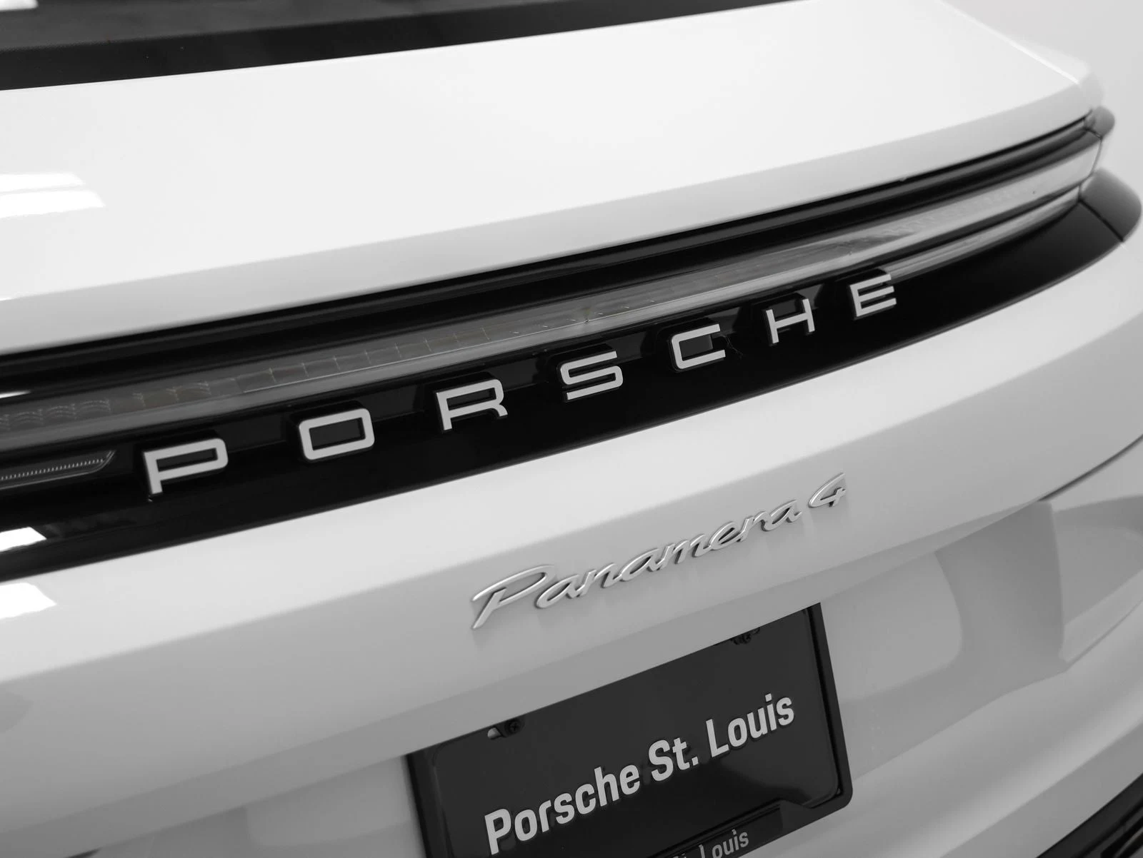 2026 Porsche Panamera 4 (976), 19/20