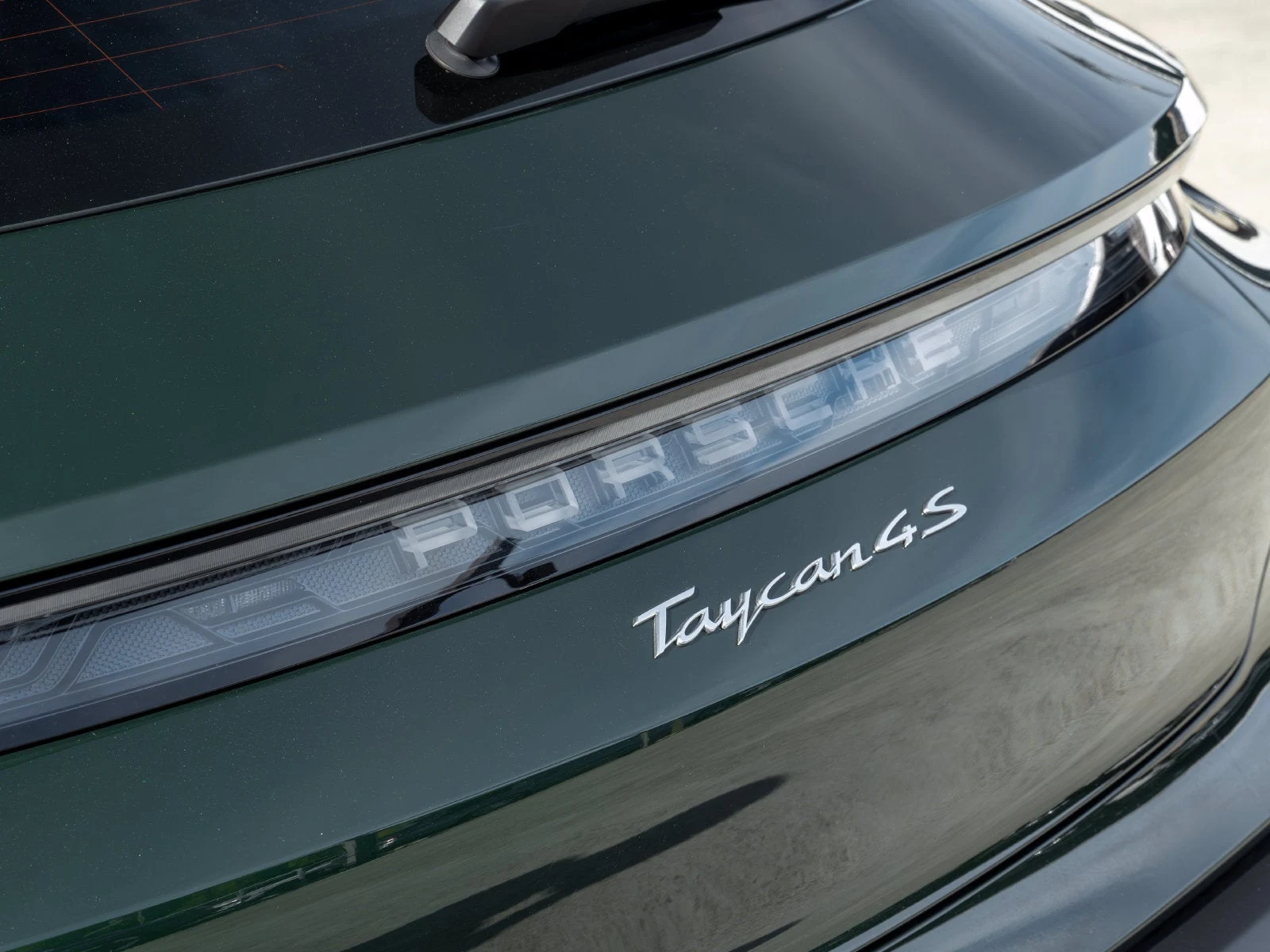 2025 Porsche Taycan 4S Cross Turismo (2025 Update), 19/20