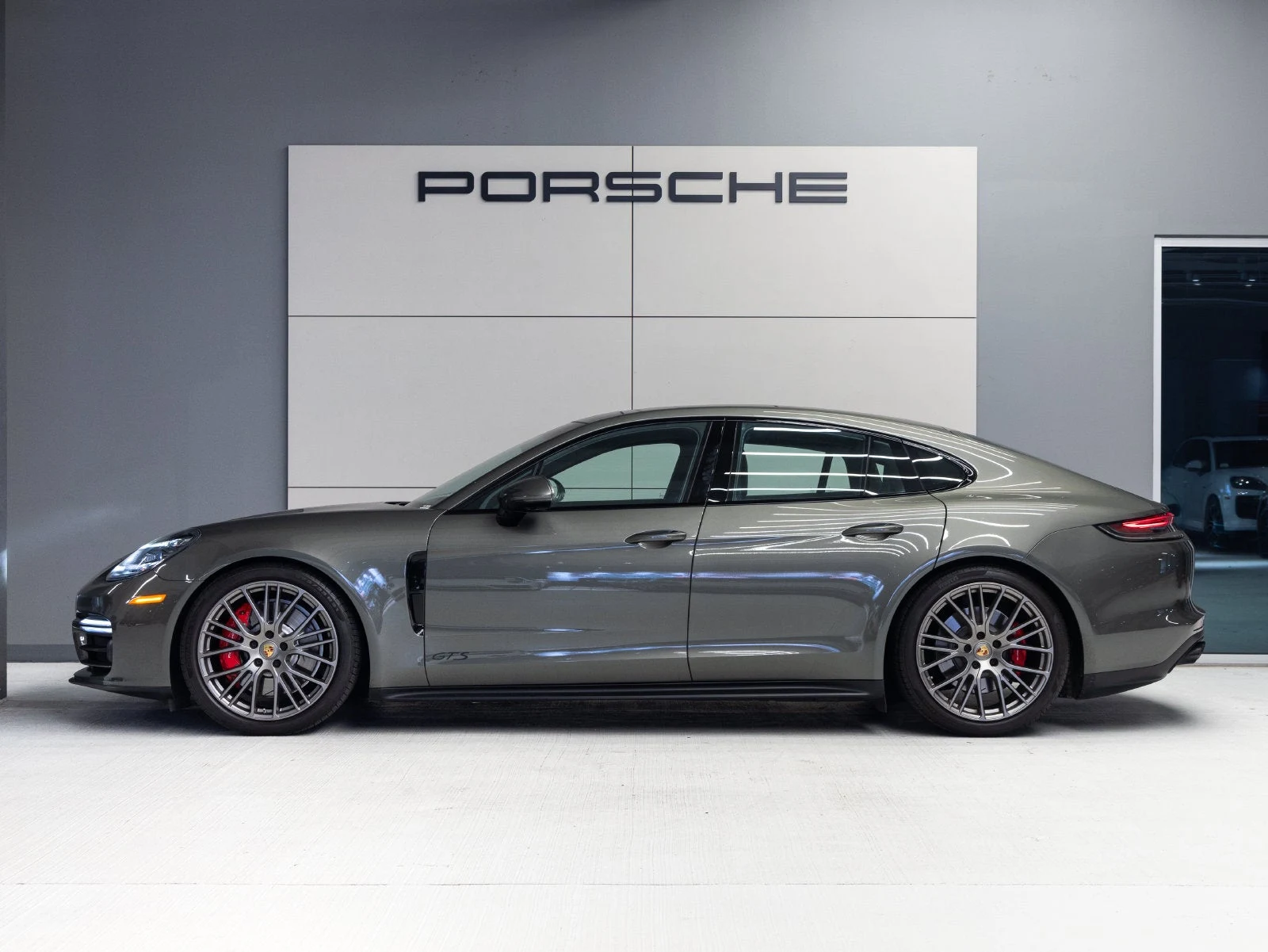 2023 Porsche Panamera GTS (971), 2/20