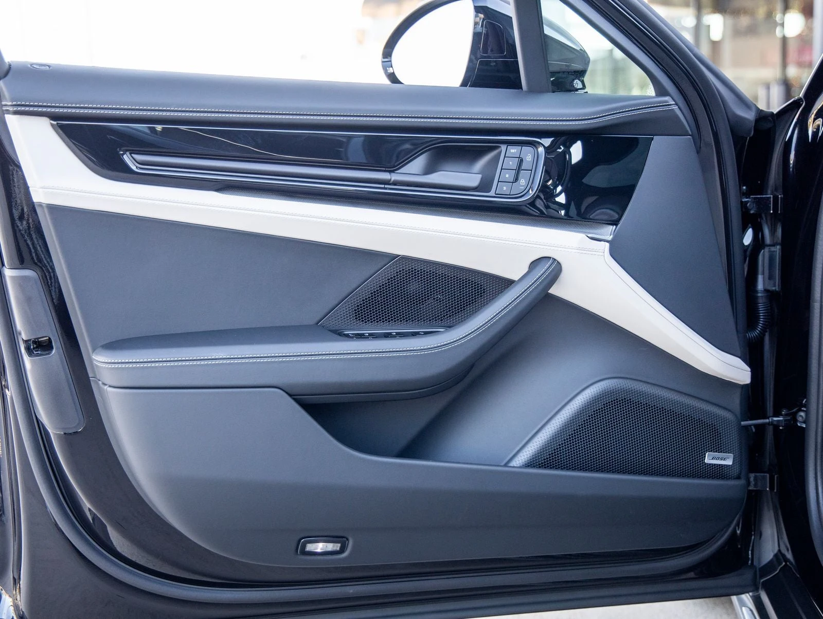 2026 Porsche Panamera 4 (976), 19/20