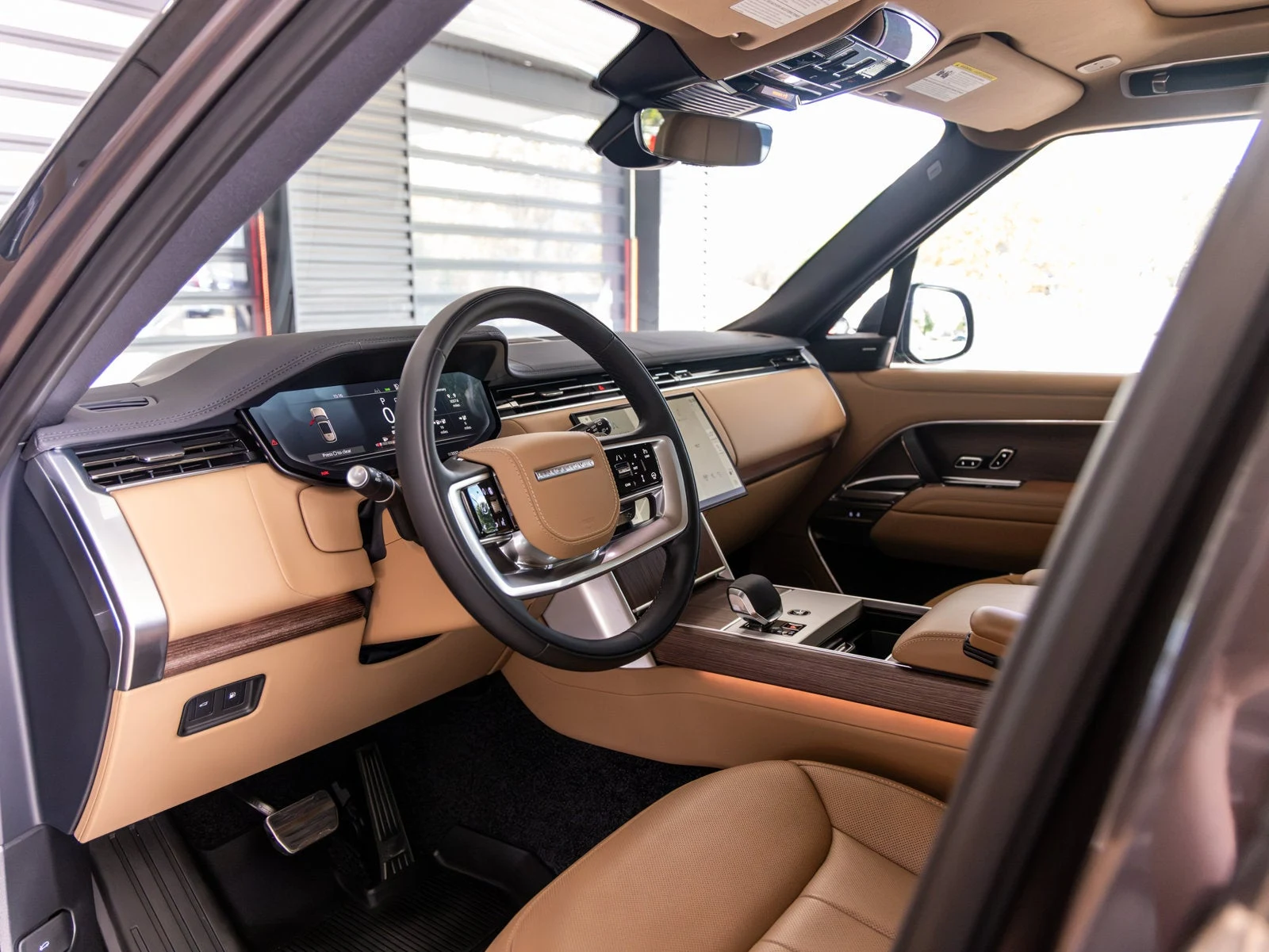 2026 Land Rover Range Rover SE Plug-in Hybrid (L460), 4/20