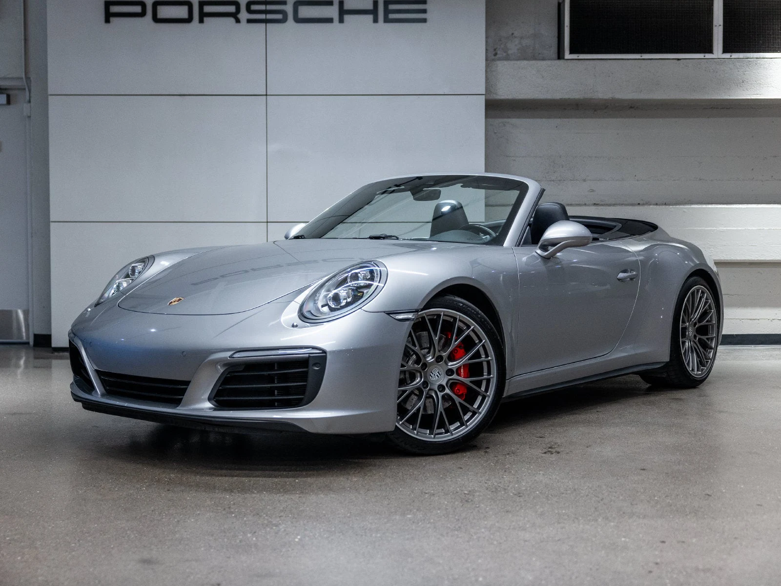 Porsche 911 Carrera 4S Cabriolet (991.2) · Gt-Silver Metallic · Indigo Auto Group