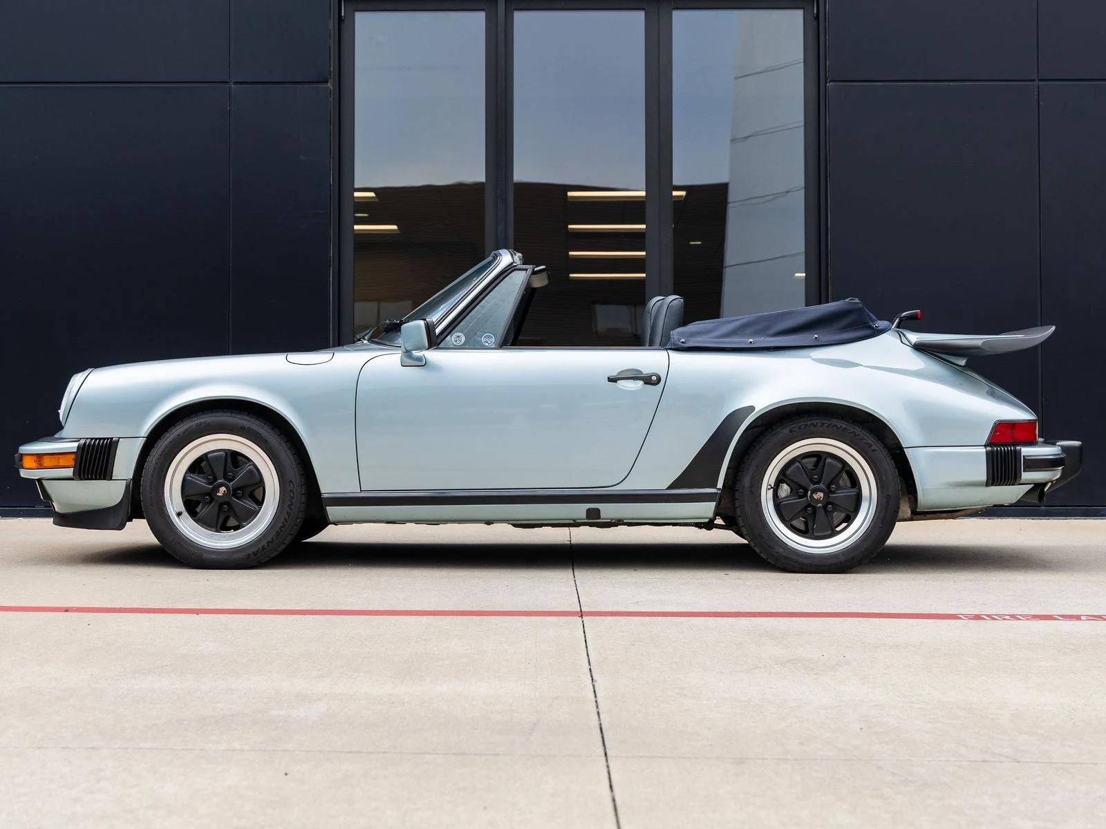 1988 Porsche 911 Carrera 3.2 Cabriolet, 2/20