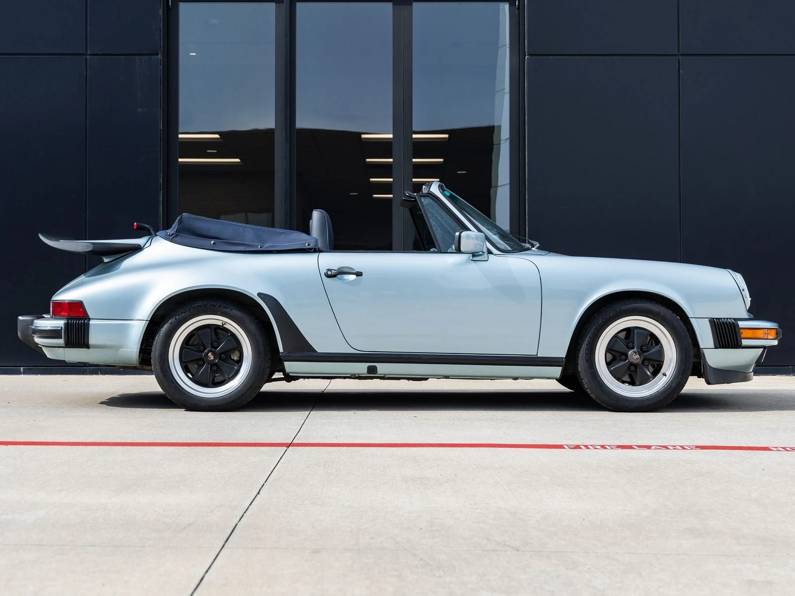 1988 Porsche 911 Carrera 3.2 Cabriolet, 14/20