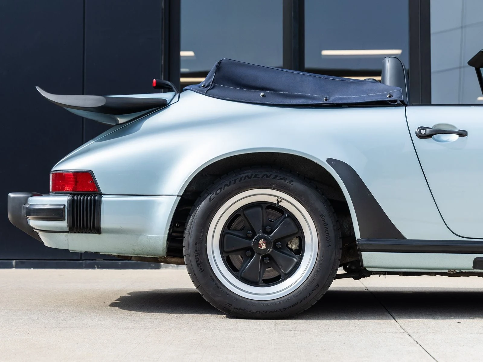 1988 Porsche 911 Carrera 3.2 Cabriolet, 16/20