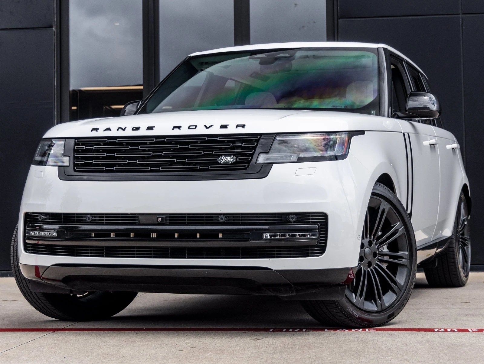 Land Rover Range Rover SE (L460) · Fuji White · Indigo Auto Group