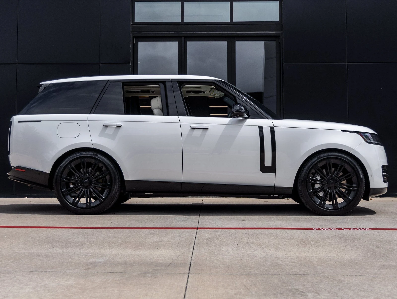 2025 Land Rover Range Rover SE (L460), 10/20
