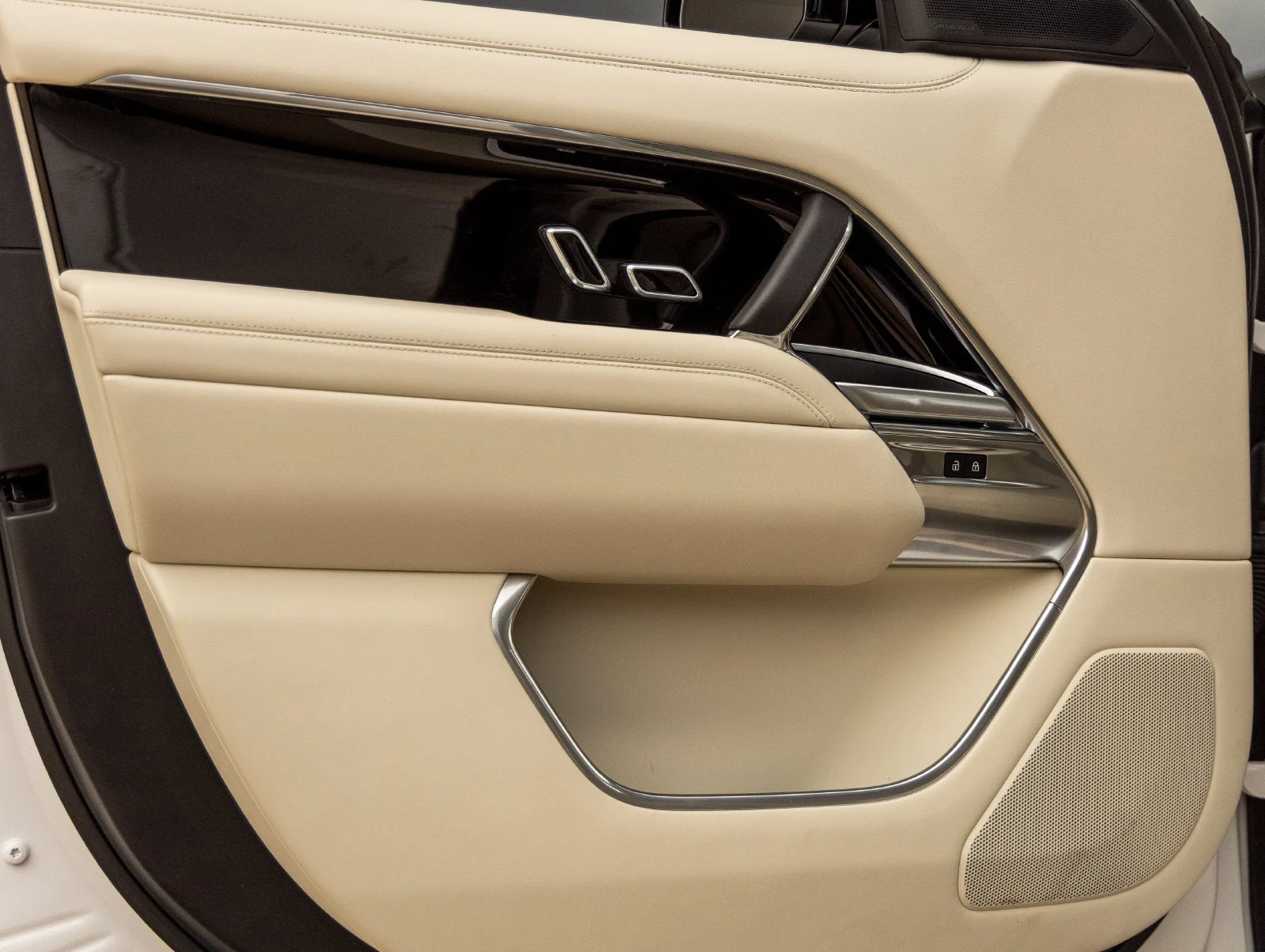 2025 Land Rover Range Rover SE (L460), 17/20